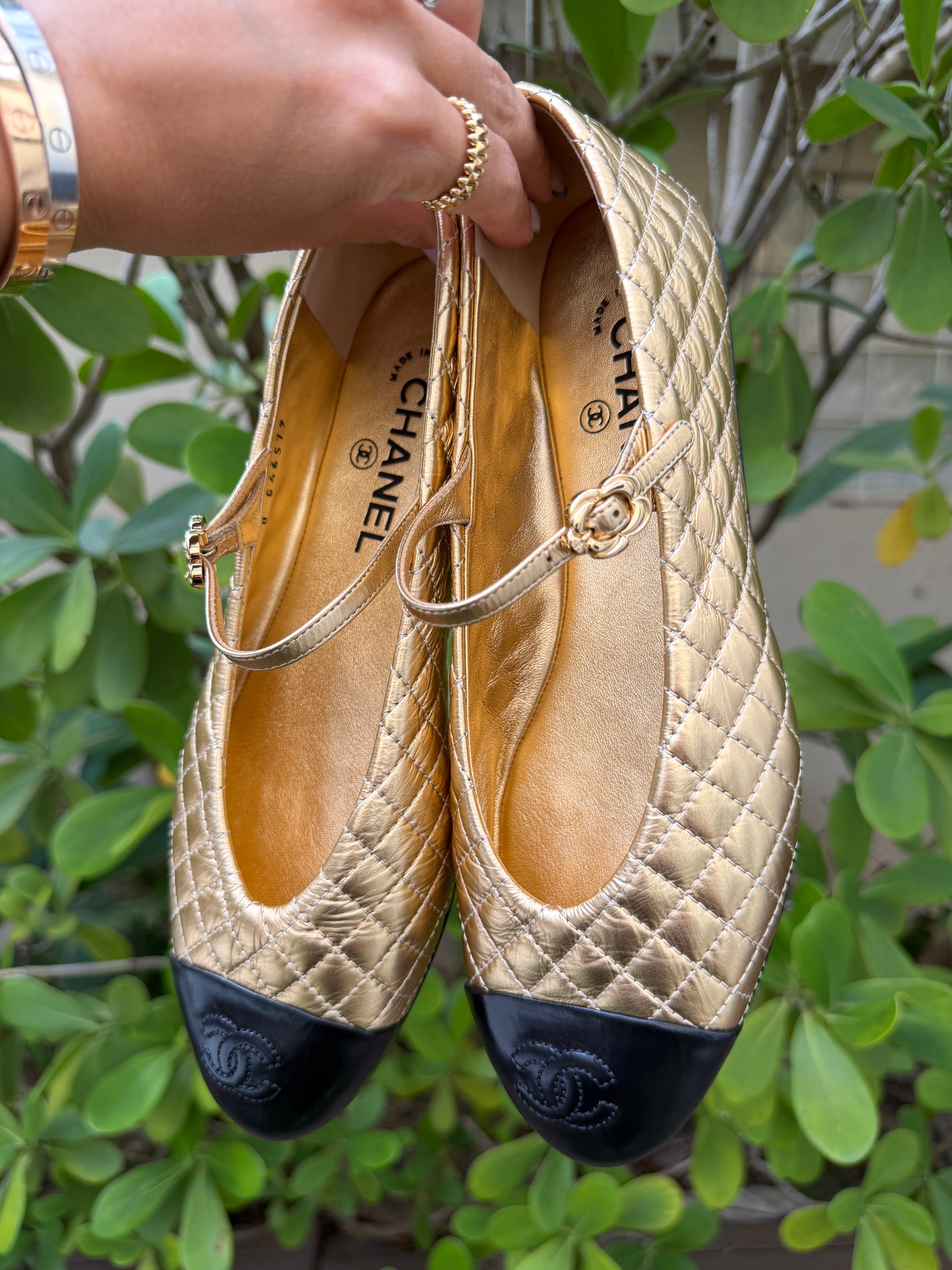 2025 CHANEL CC LOGO METALLIC GOLD LEATHER MARYJANE BALLET