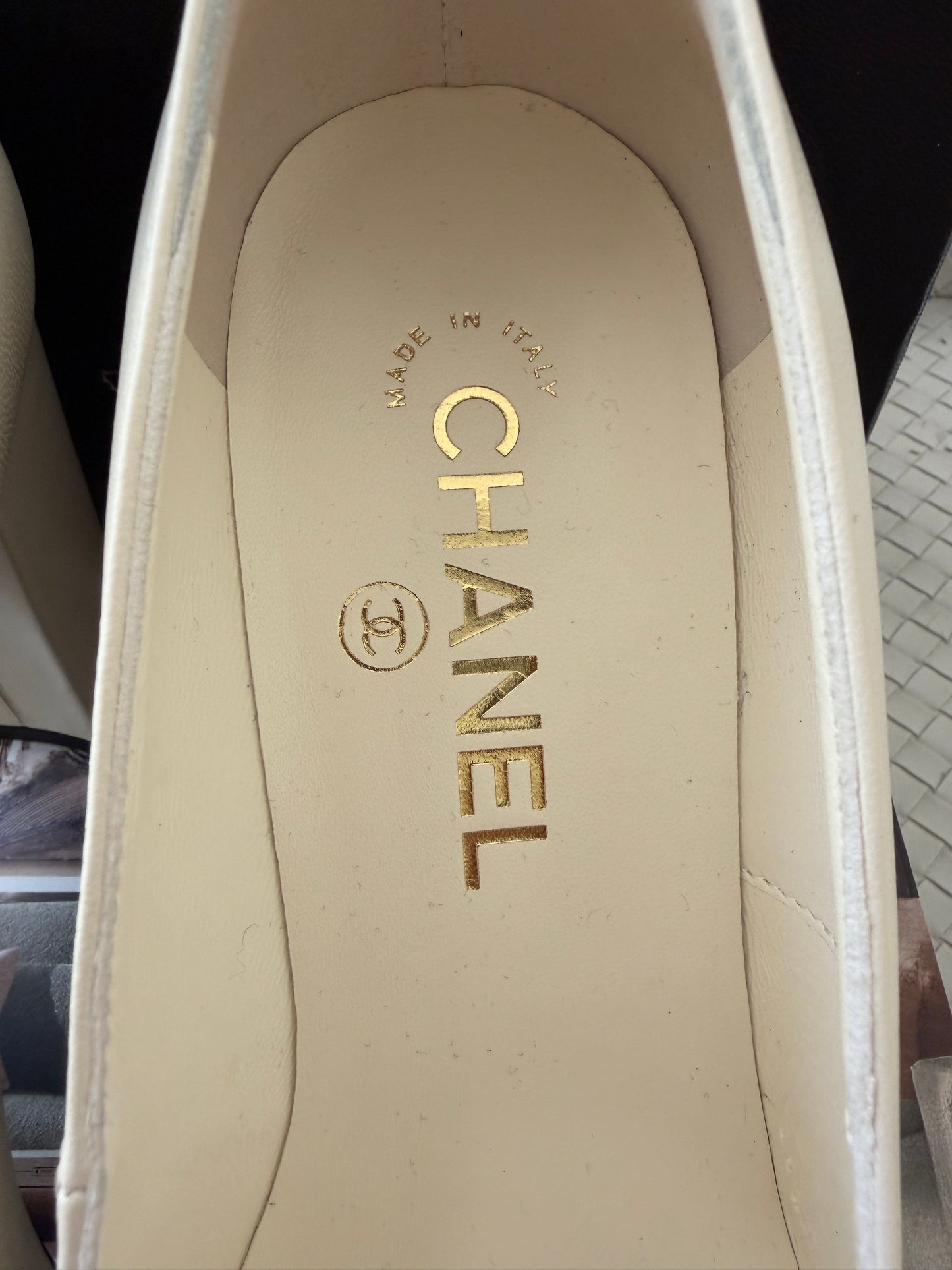 Chanel SS 26 Blazy Ivory Black Lambskin Square Toe CC Logo Turn-lock Pumps Heels