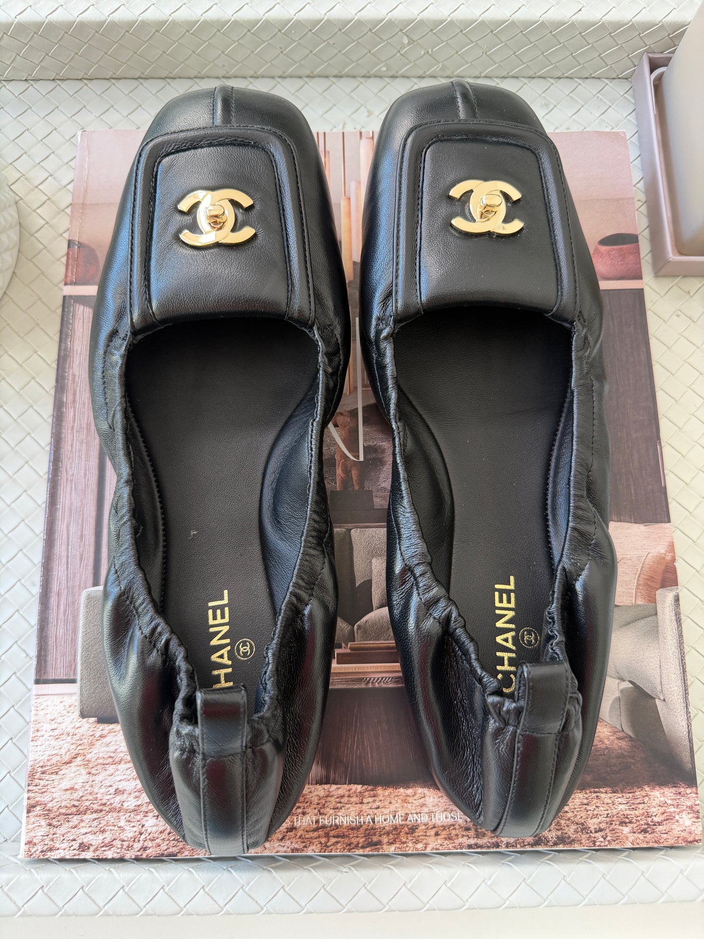 Chanel SS 26 Blazy Black Lambskin Square Toe CC Logo Turn-lock Crunchy Ballet Flats