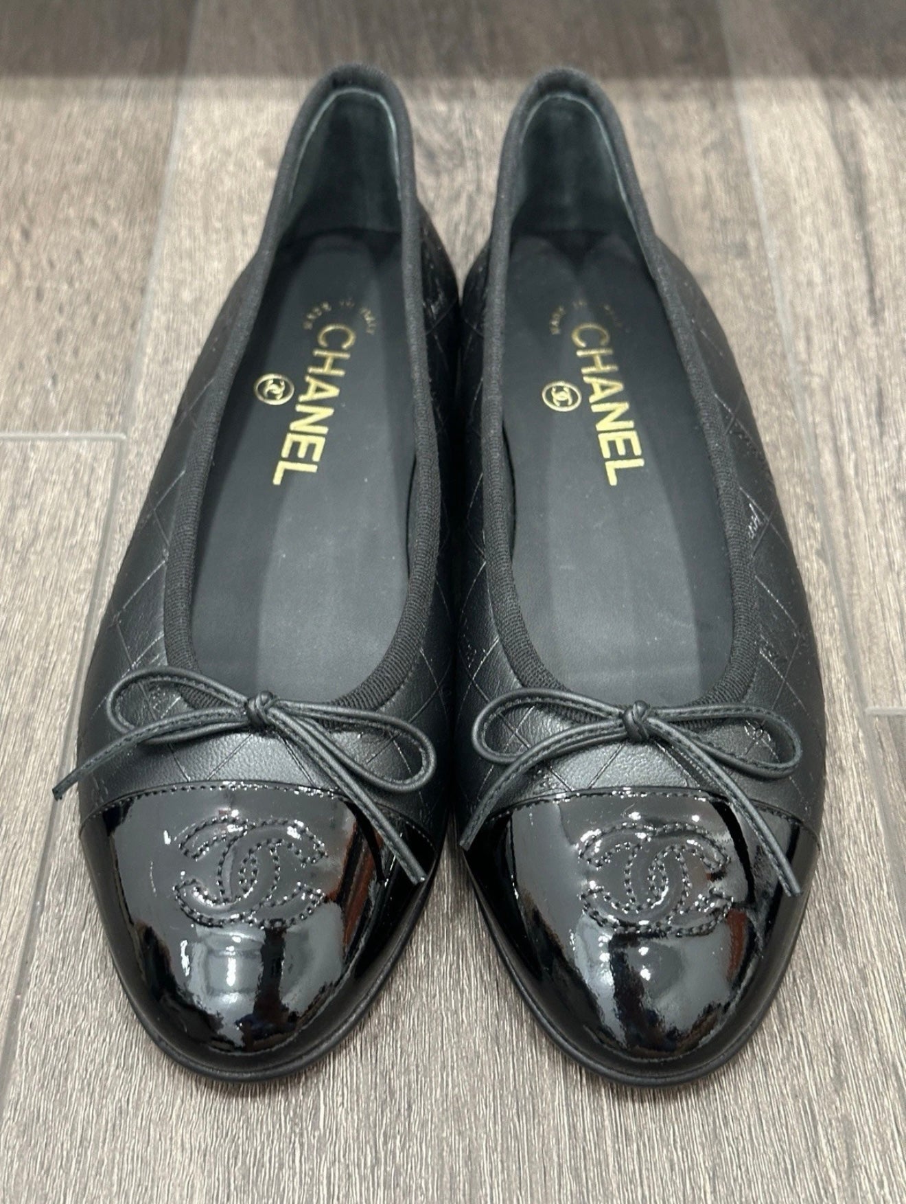 CHANEL CC LOGO STAMPED EMBOSSED BLACK LEATHER PATENT CAP TOE BALLET BALLERINA FLATS SHOES