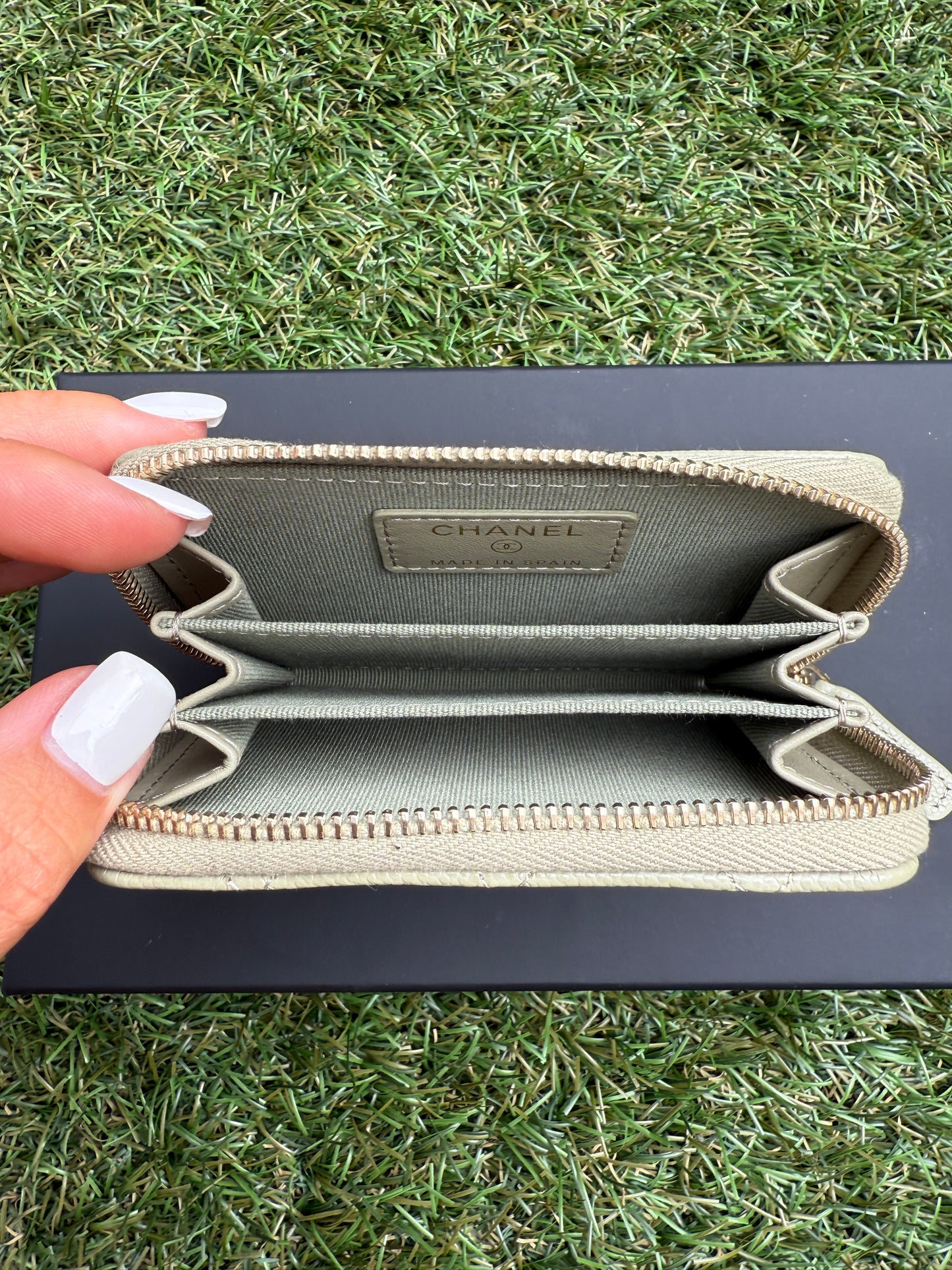 Chanel 25 Classic Zipped Zip Coin Purse Caviar Leather Khaki Green Wallet