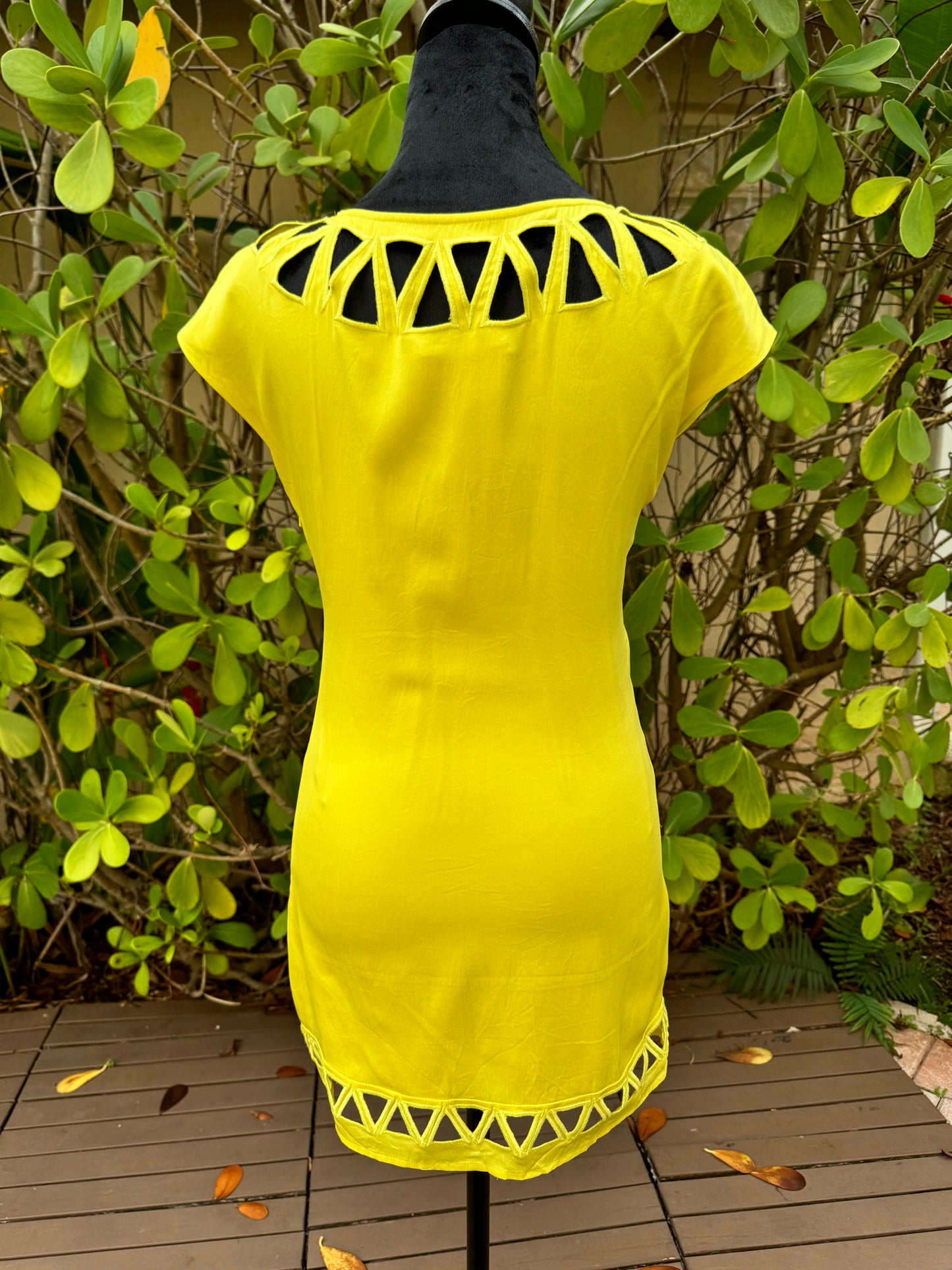 Catherine Malandrino Yellow Keyhole Cutout Cocktail Silk Short Dress Pre-Owned Catherine Malandrino Yellow Keyhole Cutout Cocktail Silk Short Dress Pre-Owned