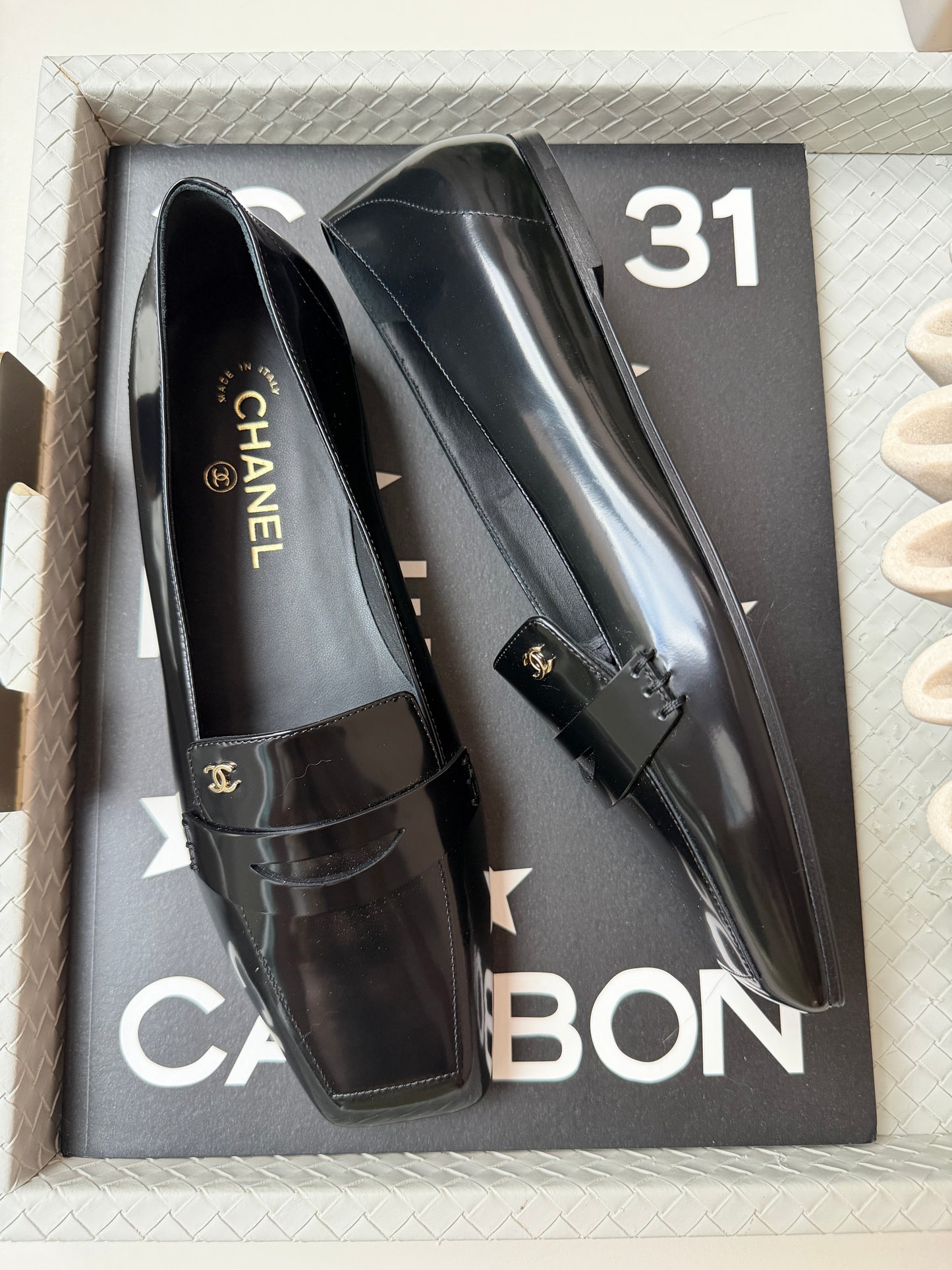 CHANEL F/W 2026 BLACK SHINY CALFSKIN LEATHER LOAFERS SQUARE TOE BLAZY FLATS