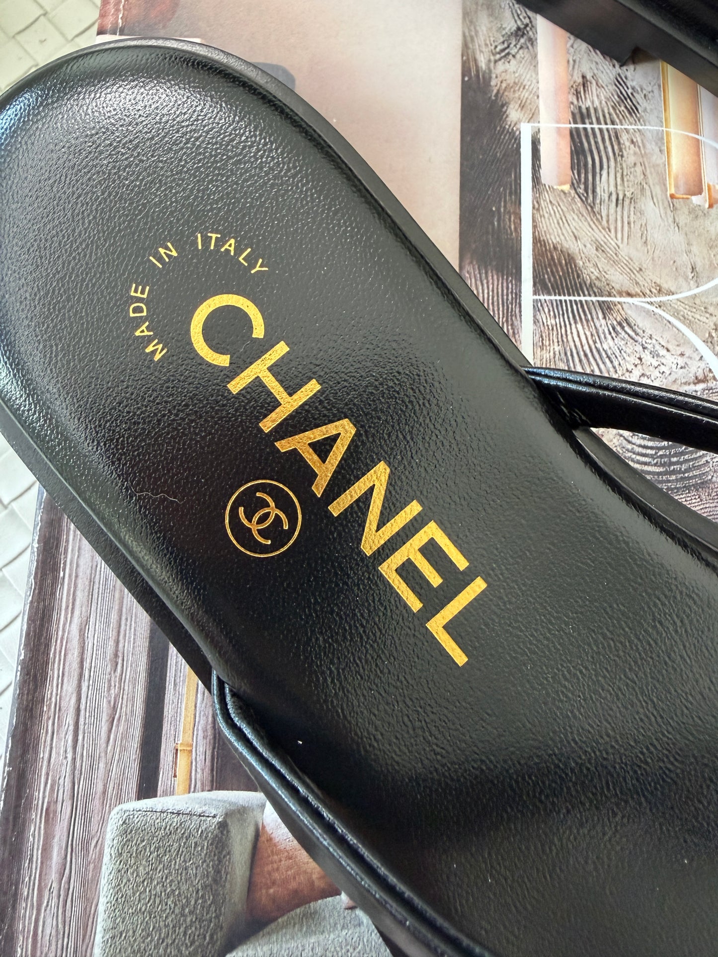 Chanel 2026 MÉTIERS D’ART Black Leather Gold CC Logo Flip Flops Slides Flat Sandals Thongs