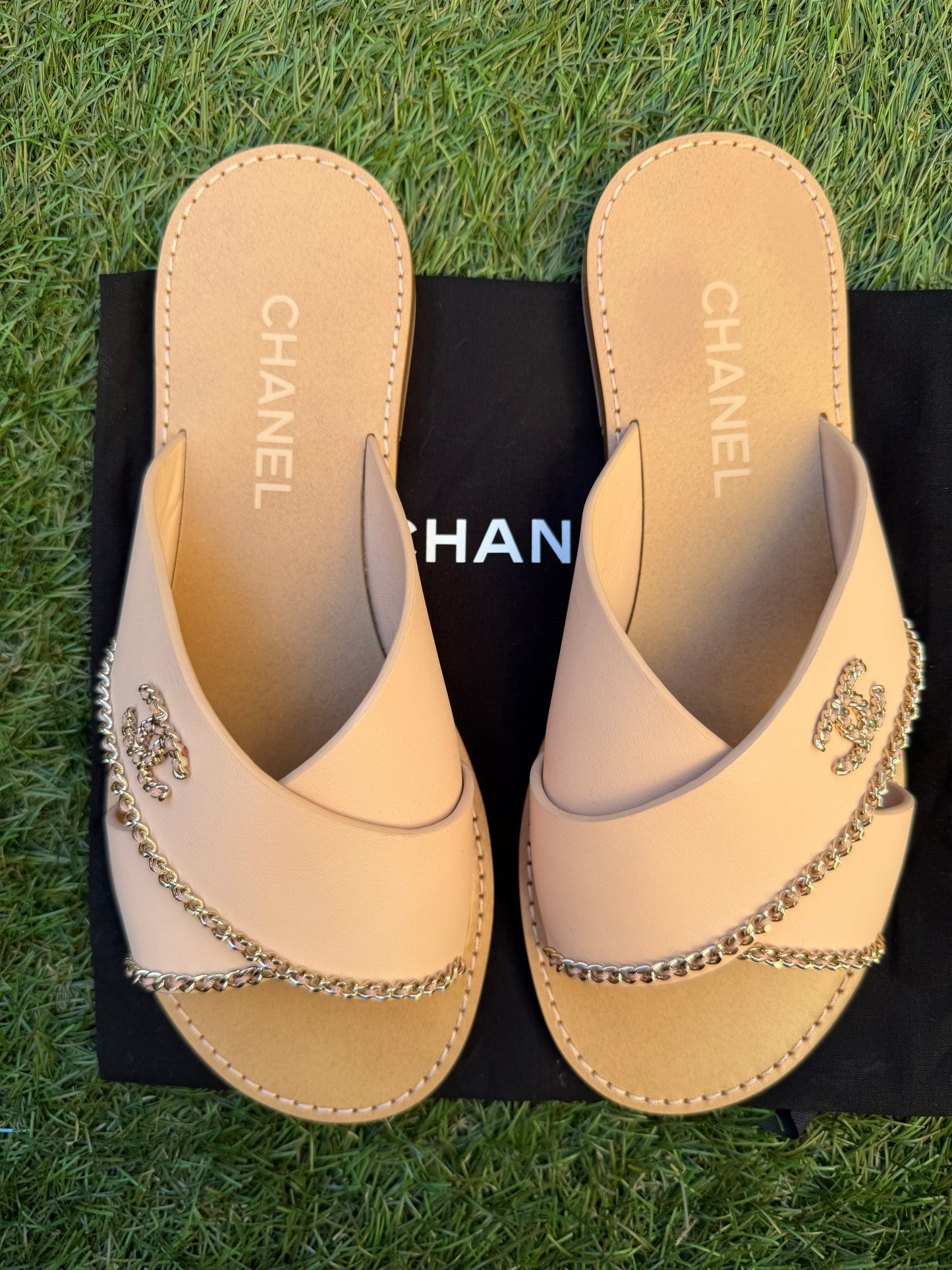 CHANEL GOLD CHAIN CC LOGO BEIGE LEATHER FLAT SHOES FLIP FLOP SANDALS MULES