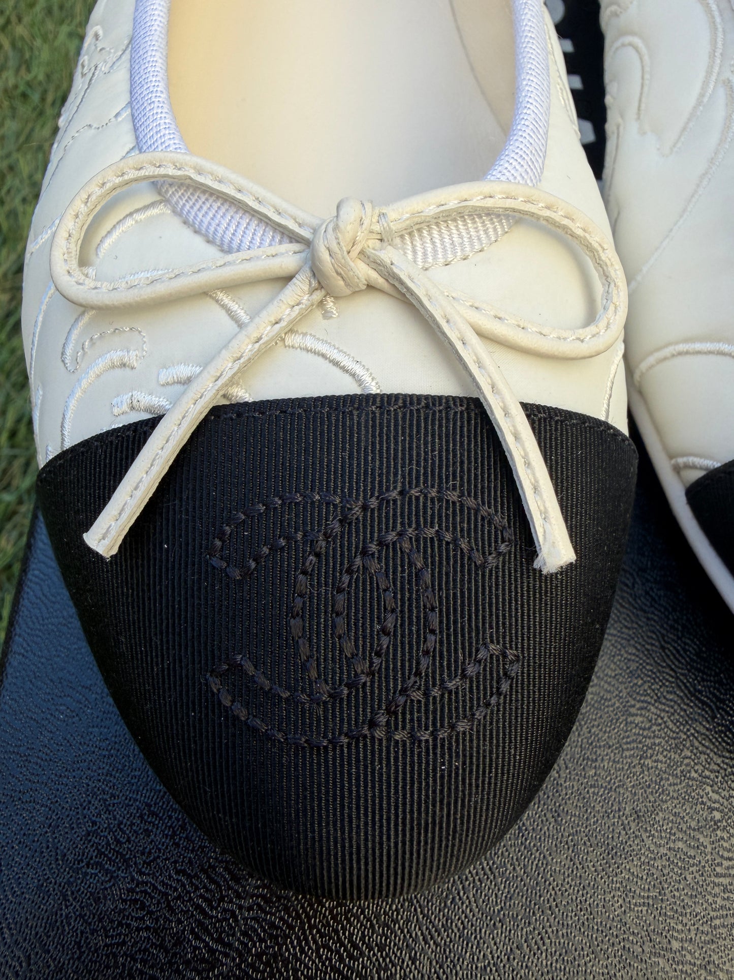 CHANEL WHITE LOGO CAMELLIA EMBOSSED EMBROIDERED FABRIC NYLON BALLET BALLERINA FLATS CAP TOE