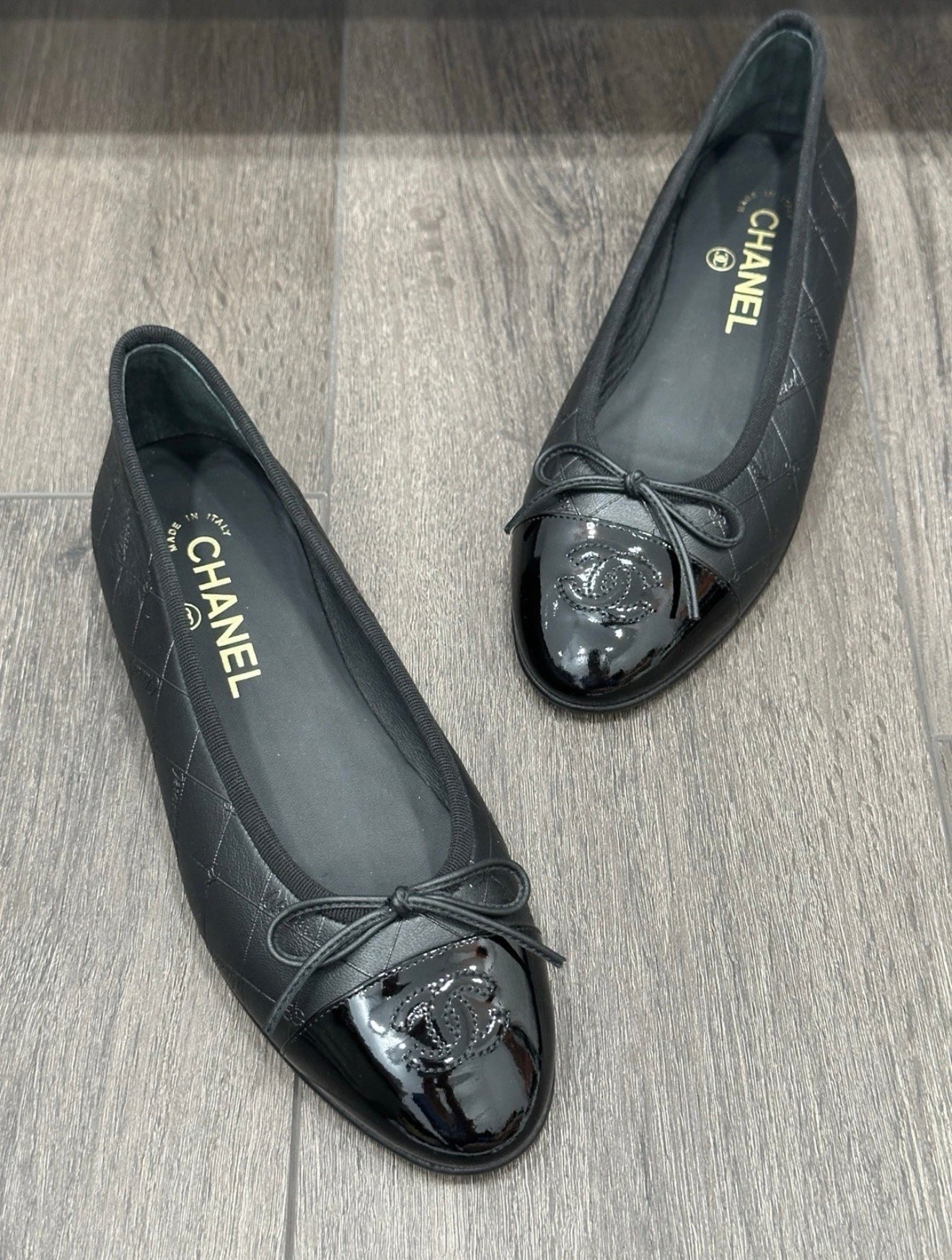 CHANEL CC LOGO STAMPED EMBOSSED BLACK LEATHER PATENT CAP TOE BALLET BALLERINA FLATS SHOES
