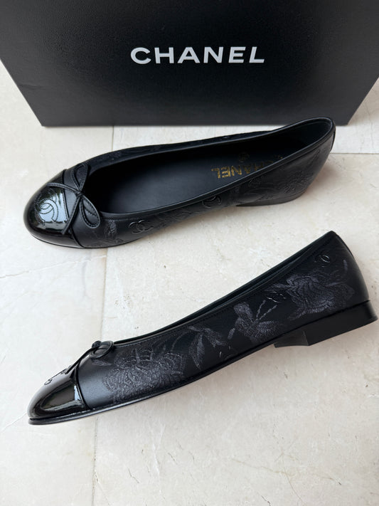 CHANEL CC LOGO STAMPED EMBOSSED CAMELLIA BLACK LEATHER BALLET BALLERINA FLATS SHOES