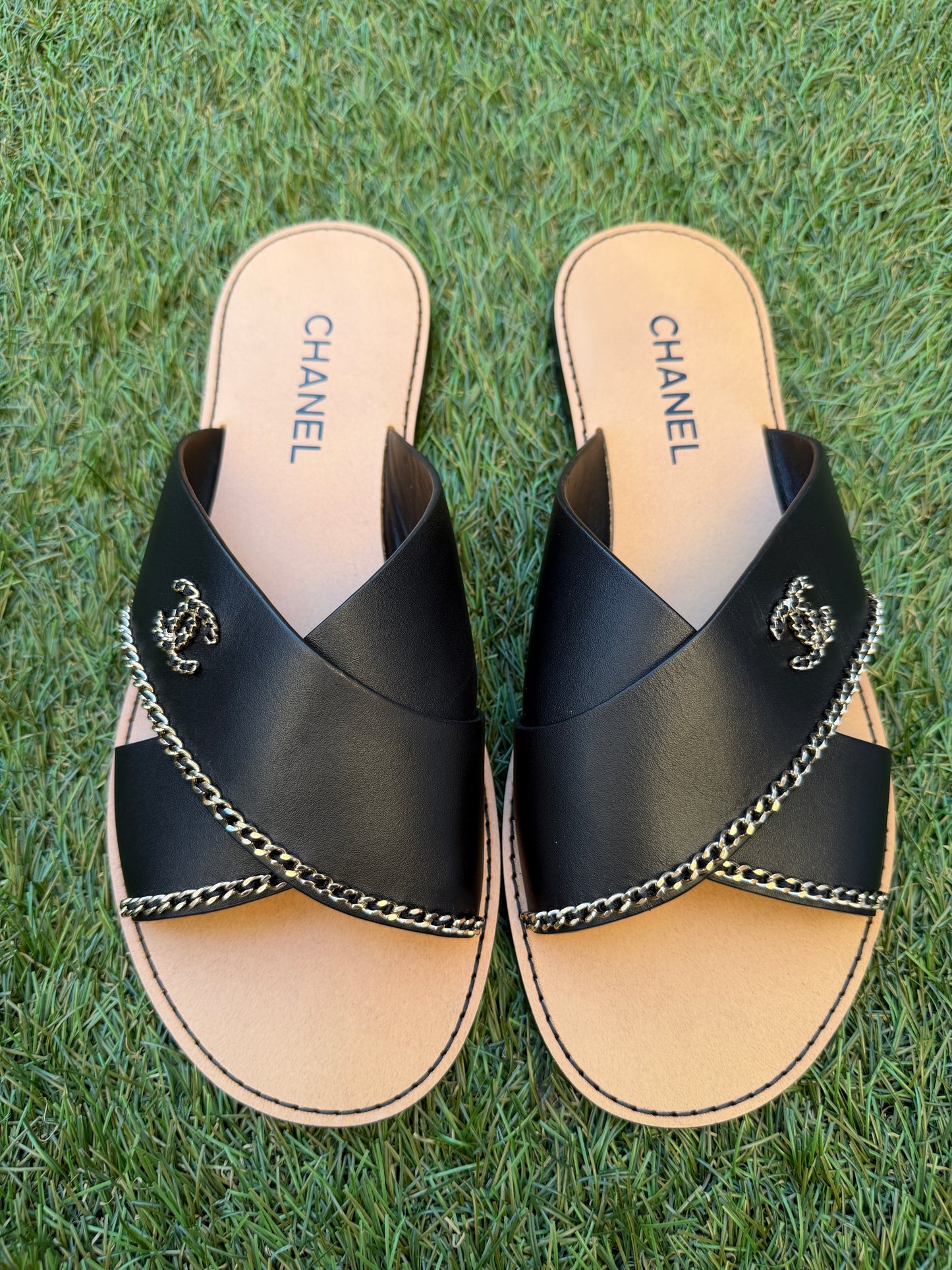 CHANEL GOLD CHAIN CC LOGO BLACK LEATHER FLAT SHOES FLIP FLOP SANDALS MULES