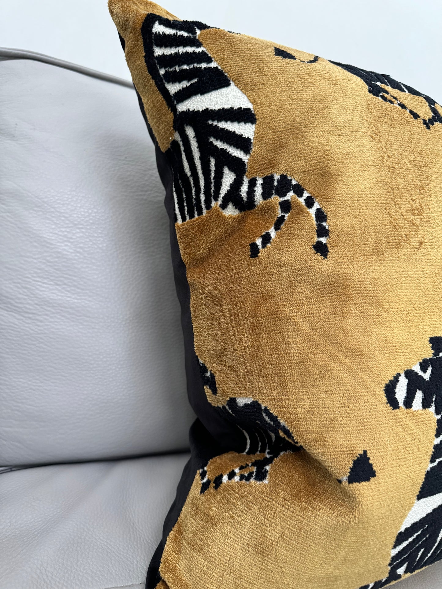Pacific Coast Austin Horn 22x22 Kona Zebra Yellow Gold Black Decorative Pillow NWT