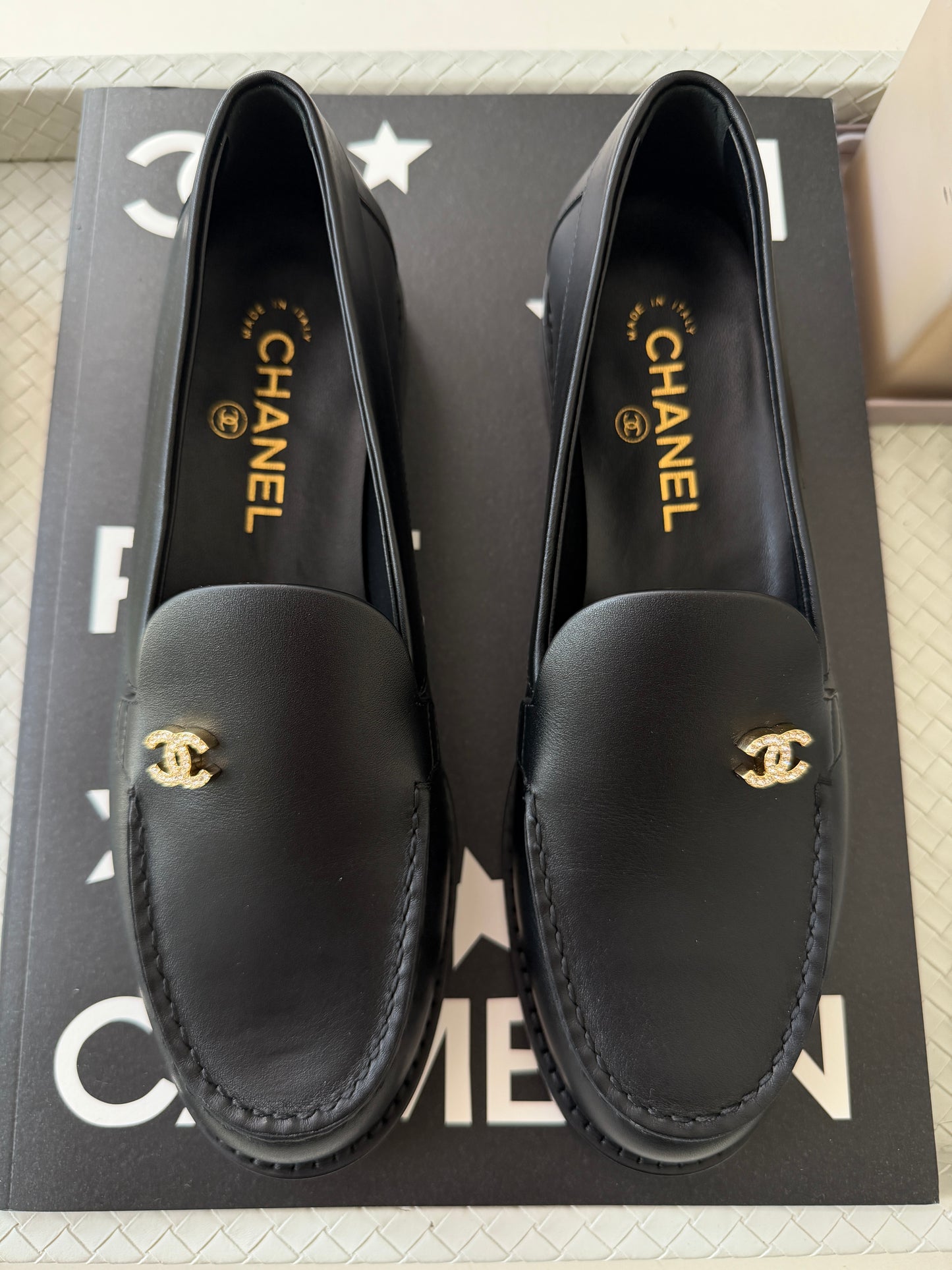 Chanel Metiers D’art 26 Strass CC Logo Black Leather Oxford Loafers Flats Shoes Moccasins