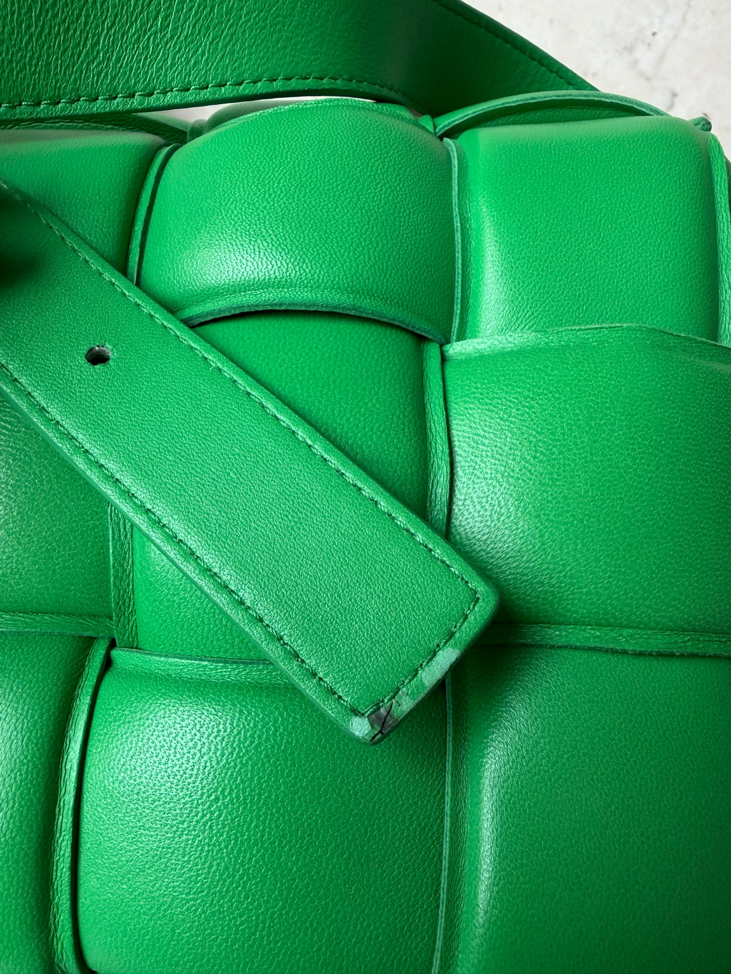 BOTTEGA VENETA PARAKEET GRASS GREEN INTRECCIATO PADDED CASSETTE BAG CROSSBODY HANDBAG