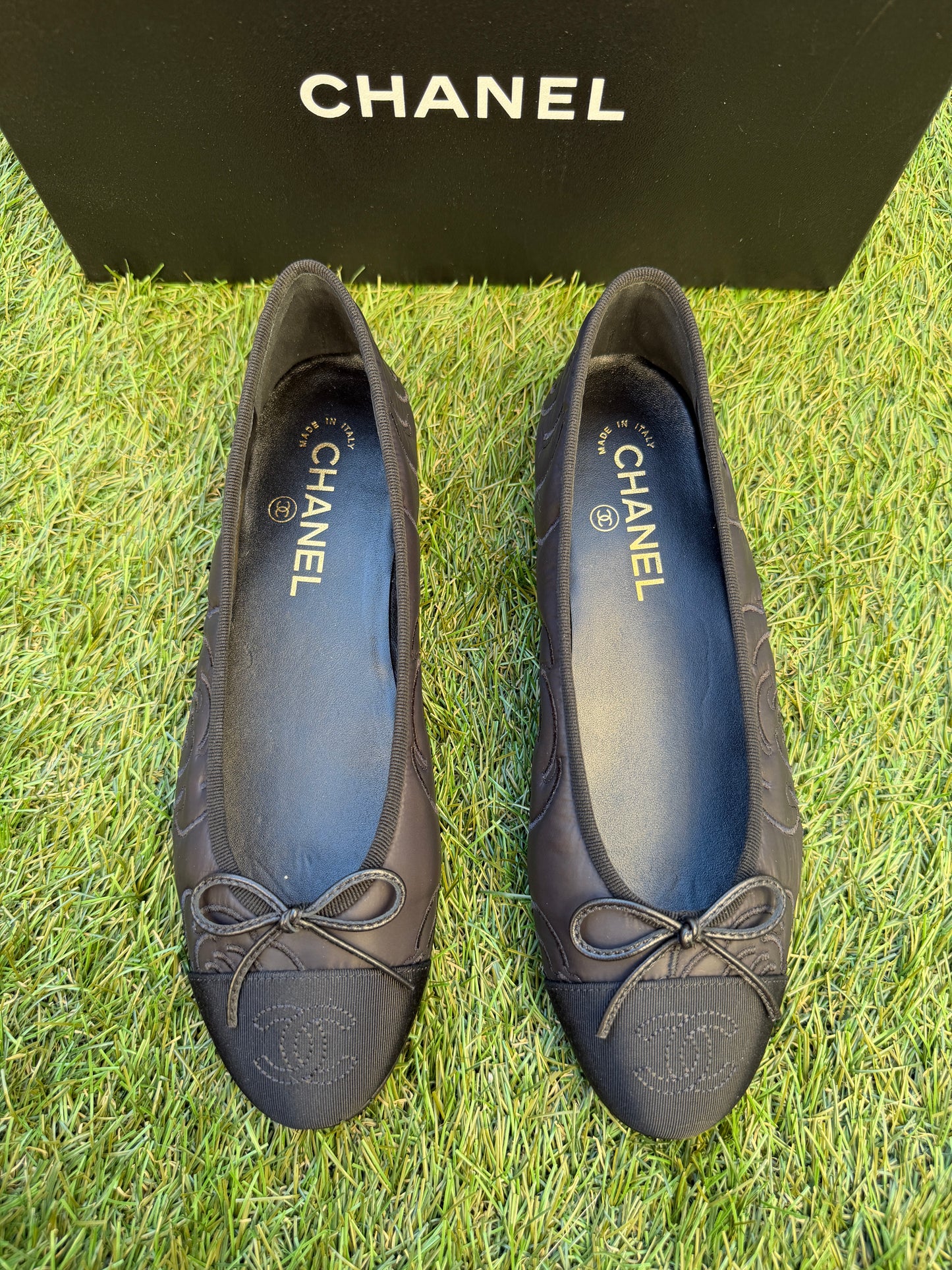 CHANEL CC LOGO CAMELLIA EMBOSSED BLACK NYLON BALLET BALLERINA FLATS CAP TOE