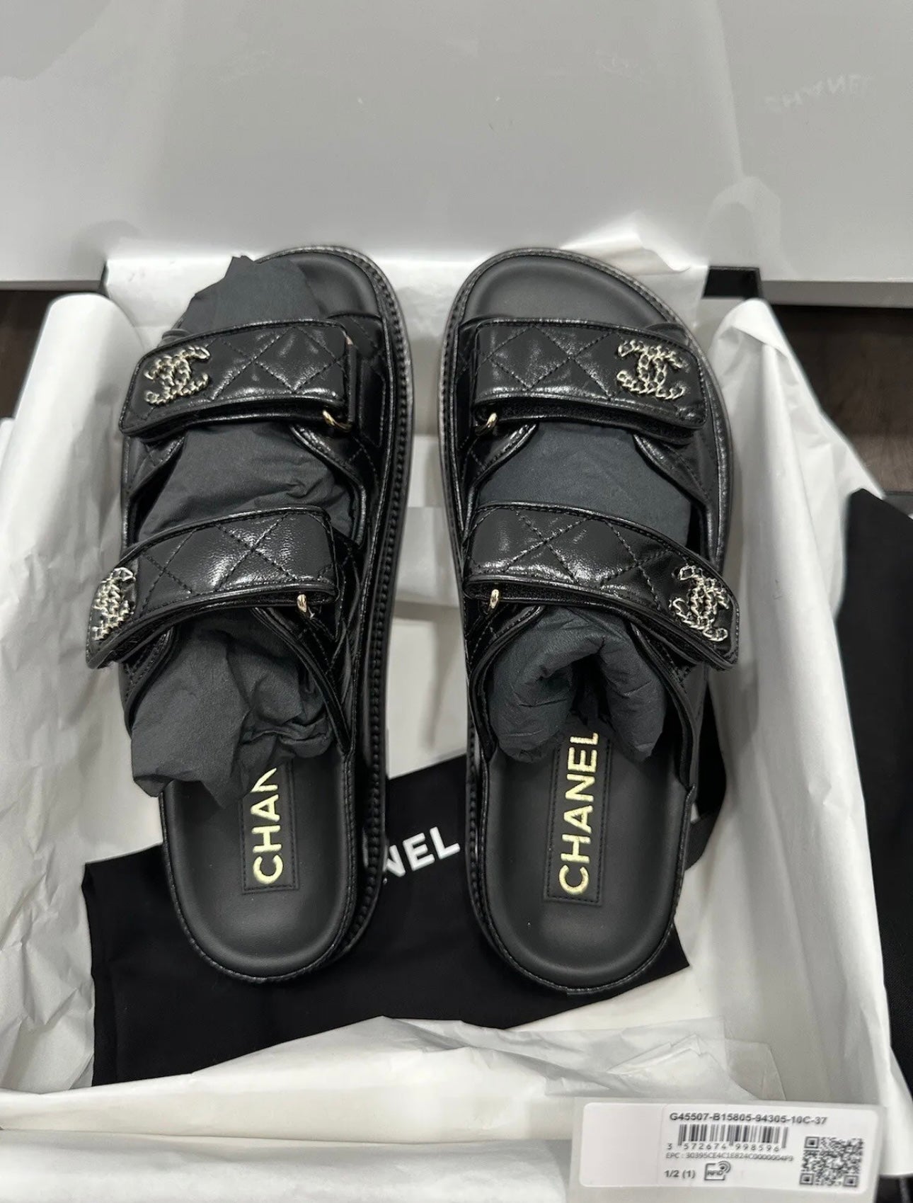 2024P CHANEL BLACK LEATHER OPEN DAD QUILTED CC LOGO SLIDE SANDALS
