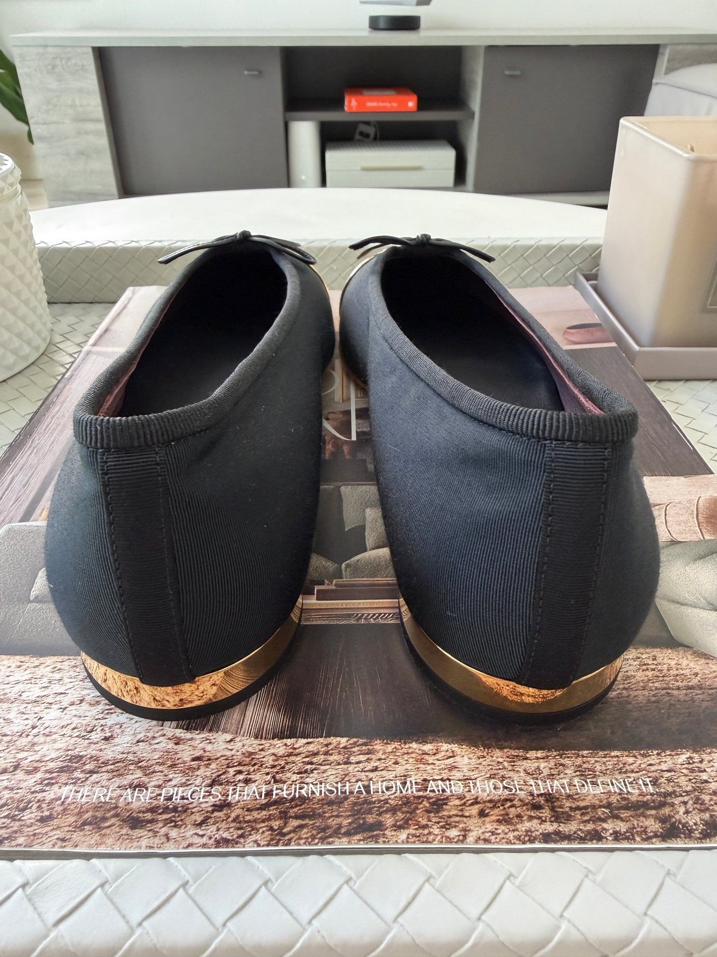 CHANEL GOLD METALLIC GROSGRAIN CC LOGO CAPTOE BLACK FABRIC BALLET FLATS SHOES