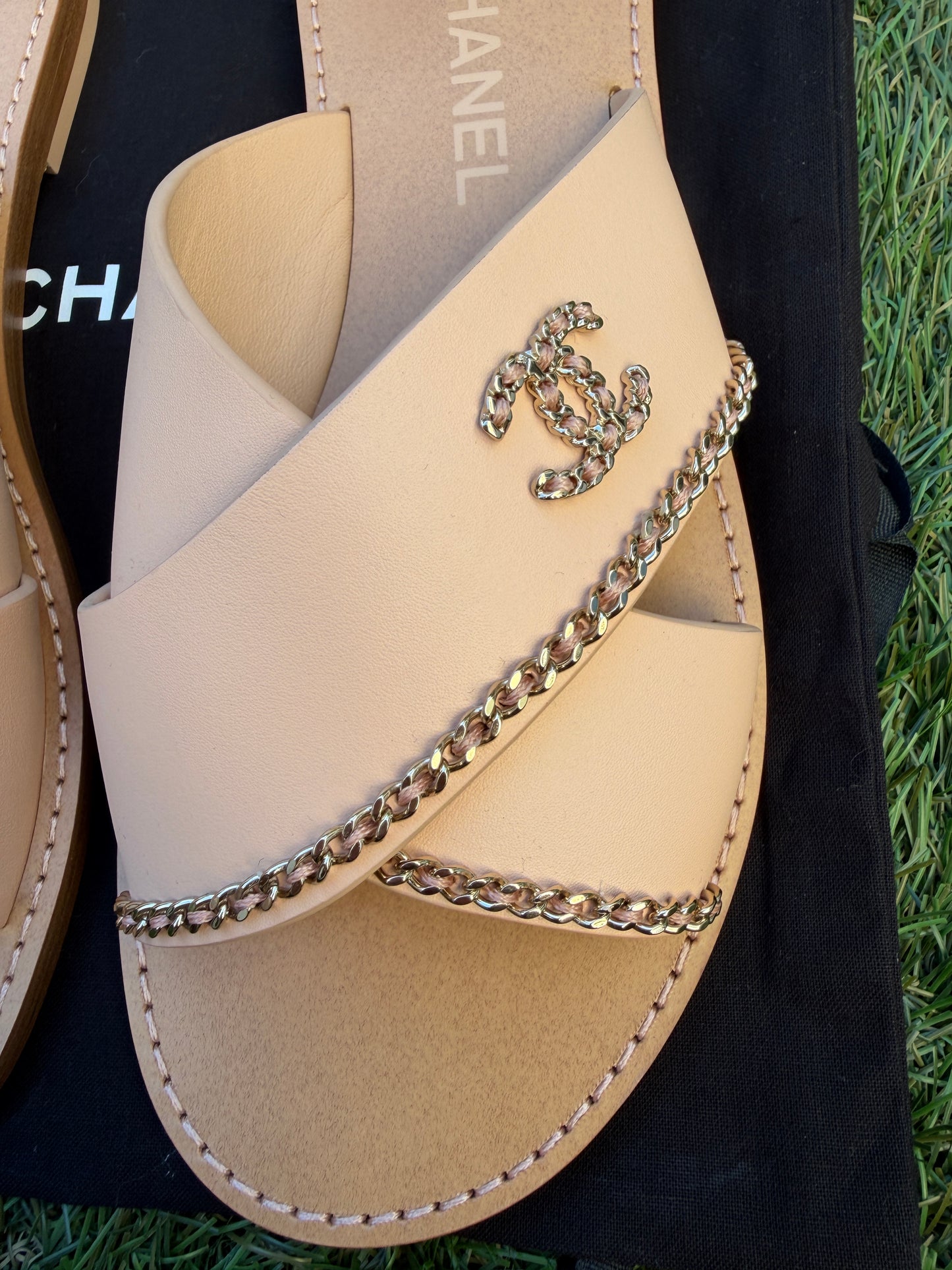 CHANEL GOLD CHAIN CC LOGO BEIGE LEATHER FLAT SHOES FLIP FLOP SANDALS MULES