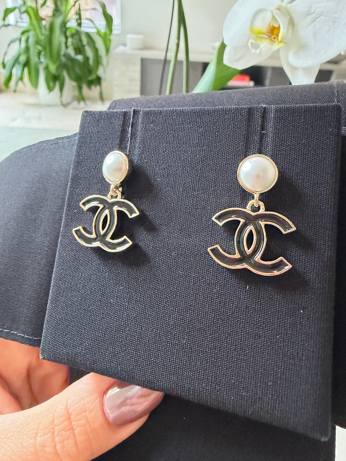 Chanel 26V CC Logo Black Metal Resin Gold Tone Stud White Pearl  Earrings Small