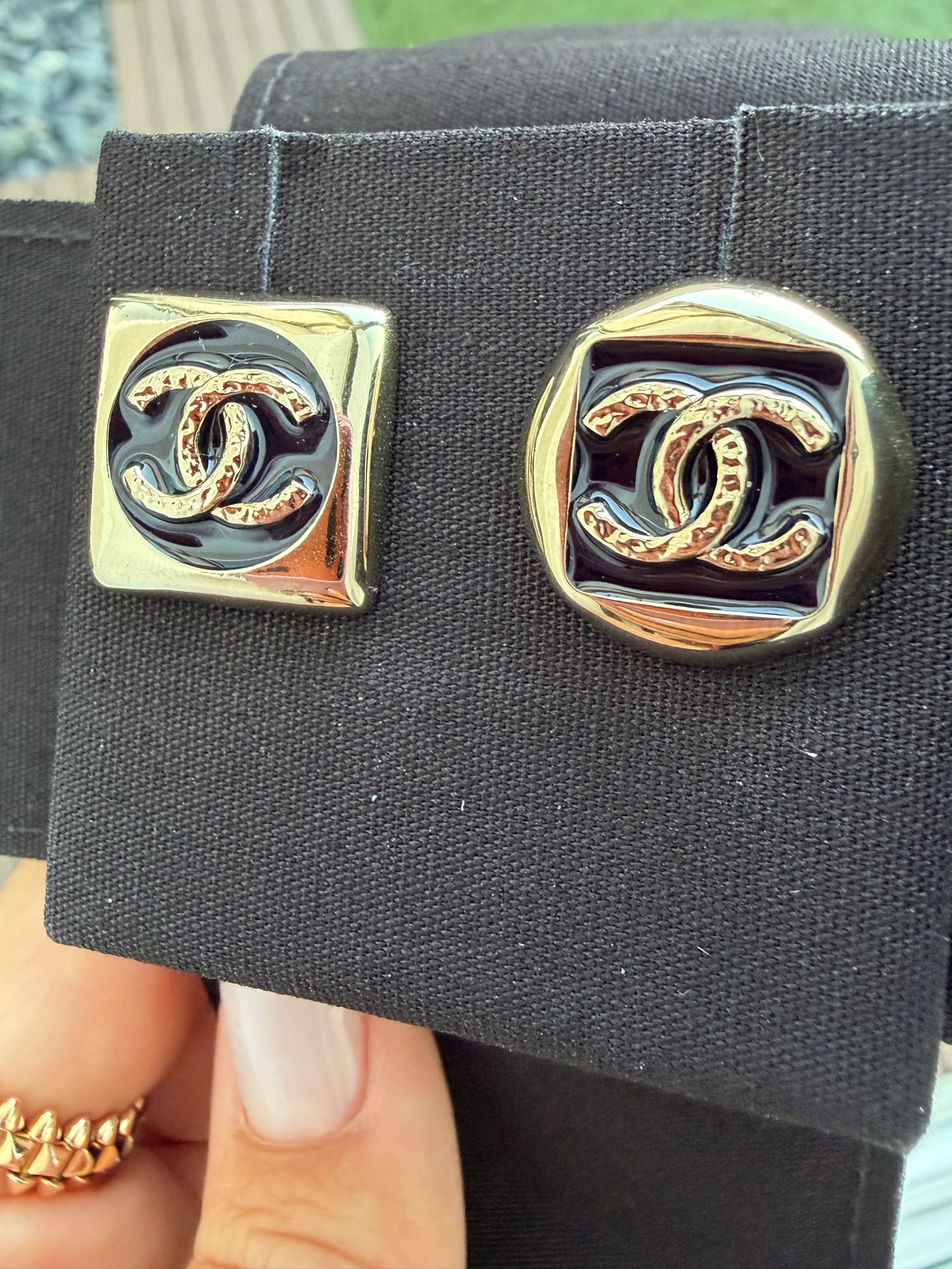 2026 C CHANEL RUNWAY SQUARE ROUND CC LOGO BLUE ENAMEL GOLD TONE EARRINGS STUDS
