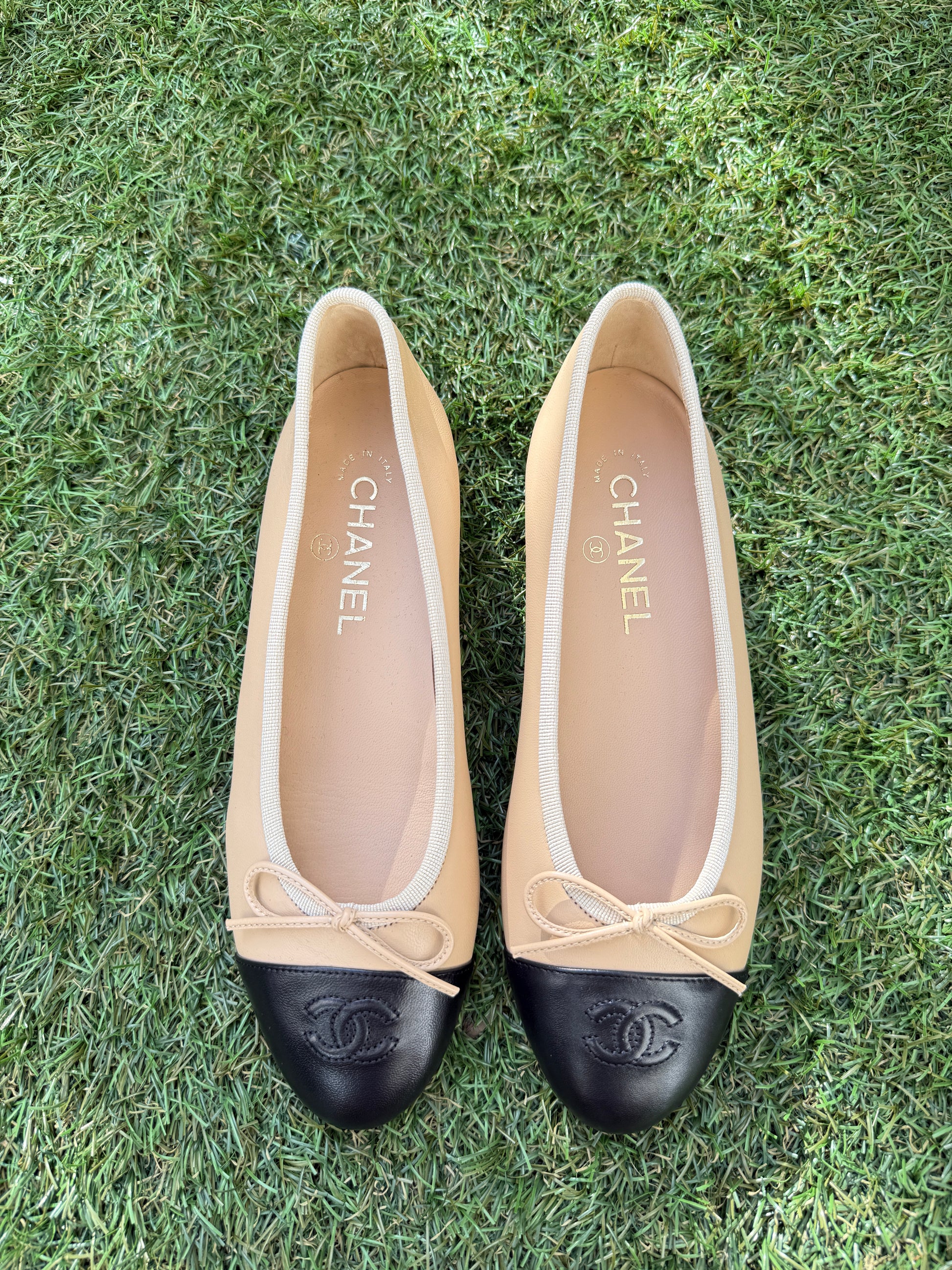 Chanel Flats Chanel Beige Pumps CHANEL CC LOGO BEIGE BLACK LEATHER