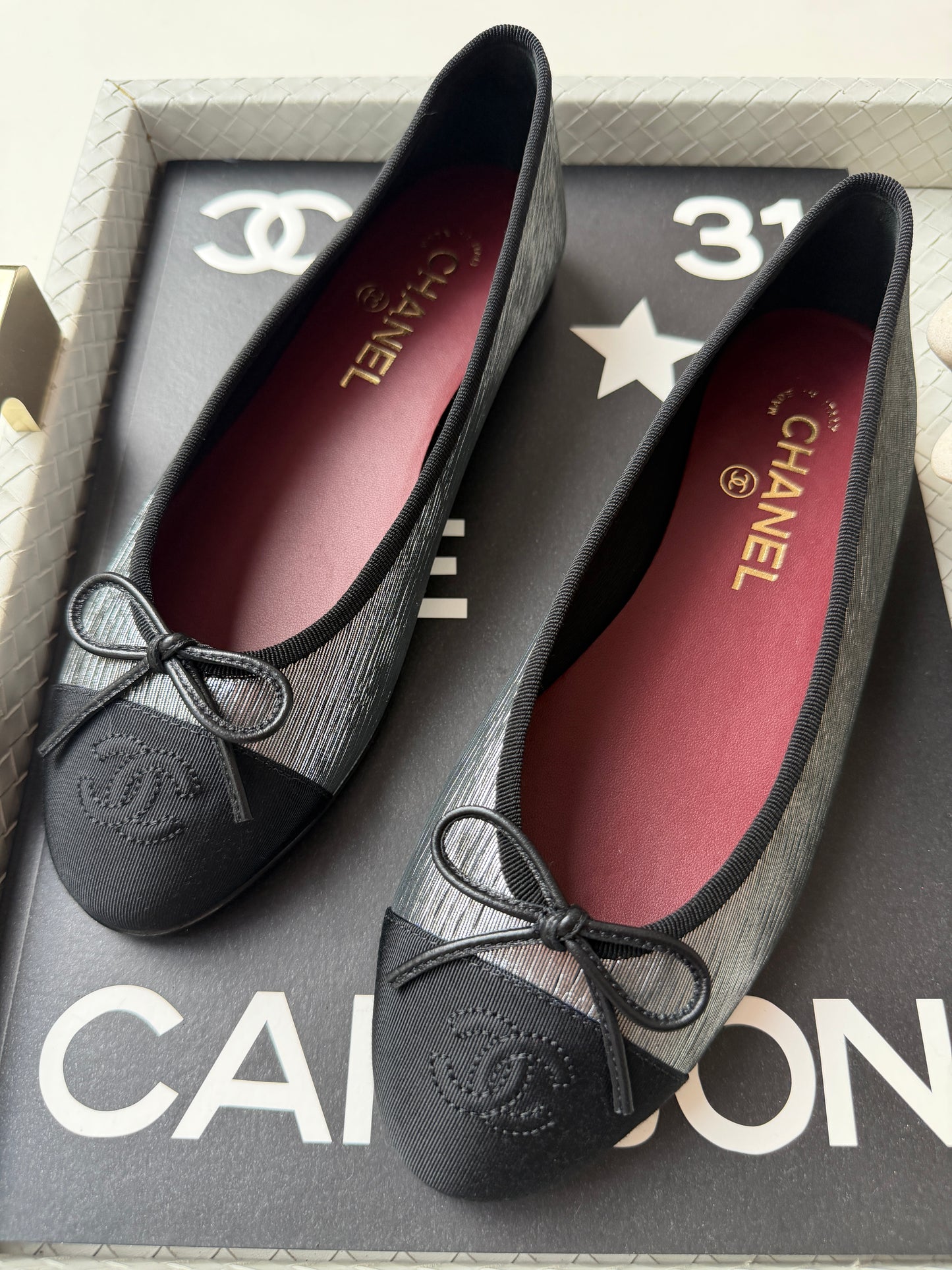 CHANEL SILVER BLACK GROSGRAIN CC LOGO CAP TOE 2026 BALLERINA BALLET FLATS