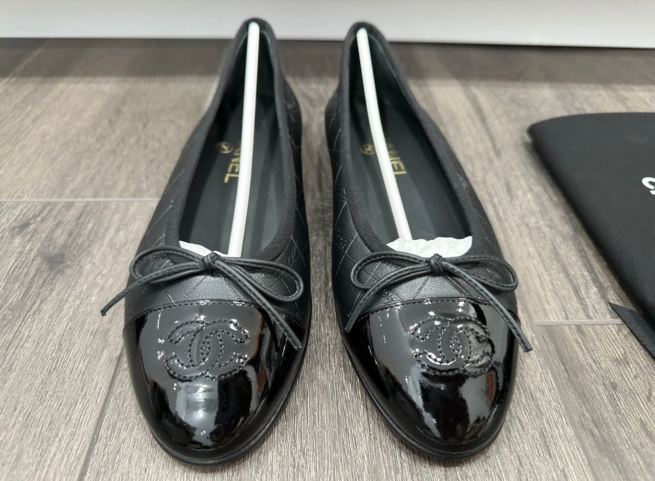 CHANEL CC LOGO STAMPED EMBOSSED BLACK LEATHER PATENT CAP TOE BALLET BALLERINA FLATS SHOES