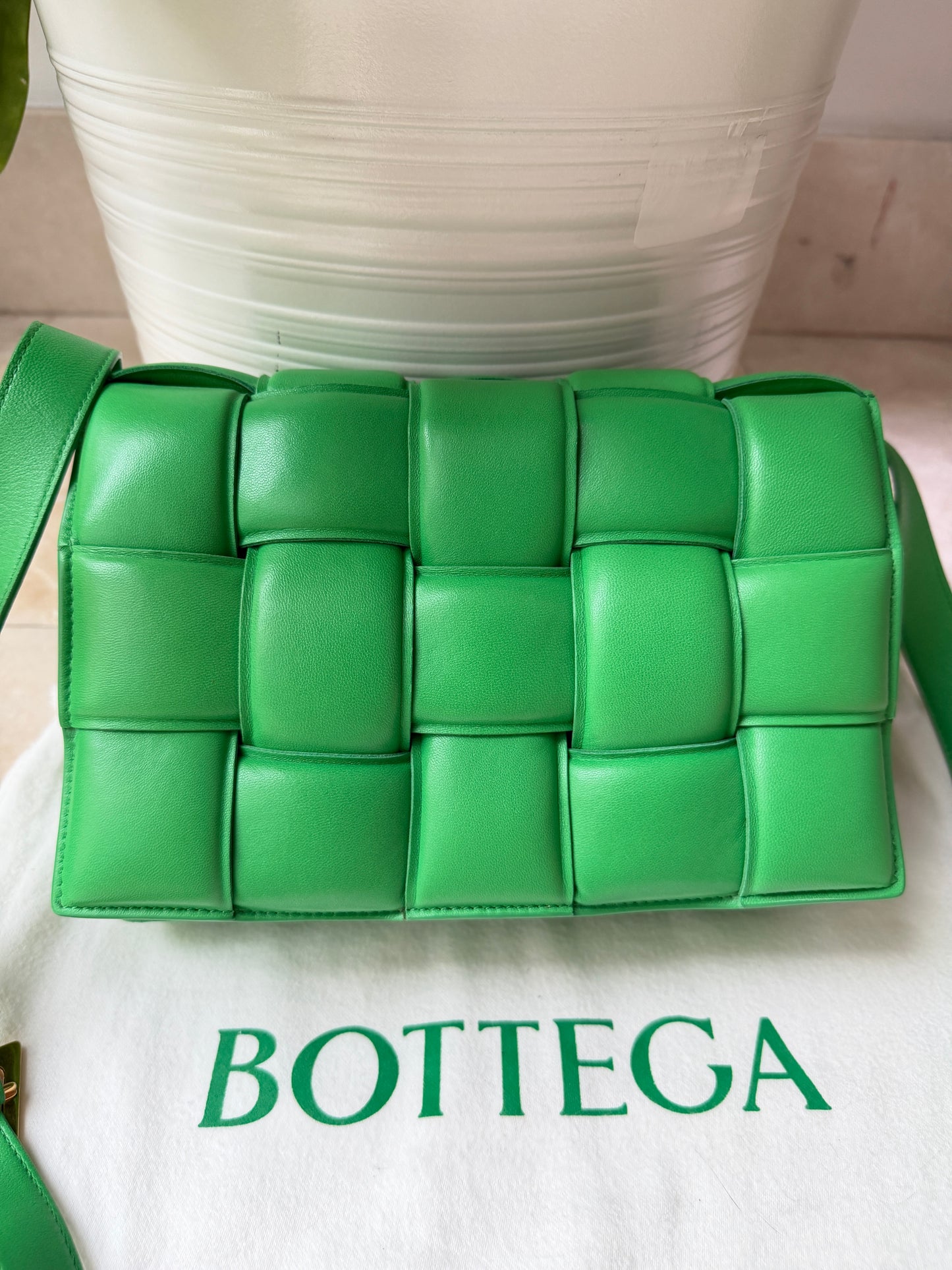 BOTTEGA VENETA PARAKEET GRASS GREEN INTRECCIATO PADDED CASSETTE BAG CROSSBODY HANDBAG