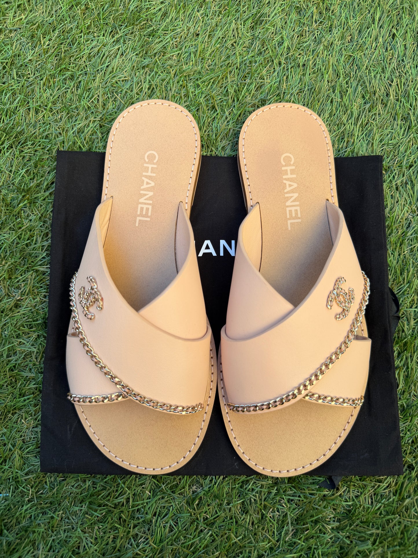CHANEL GOLD CHAIN CC LOGO BEIGE LEATHER FLAT SHOES FLIP FLOP SANDALS MULES