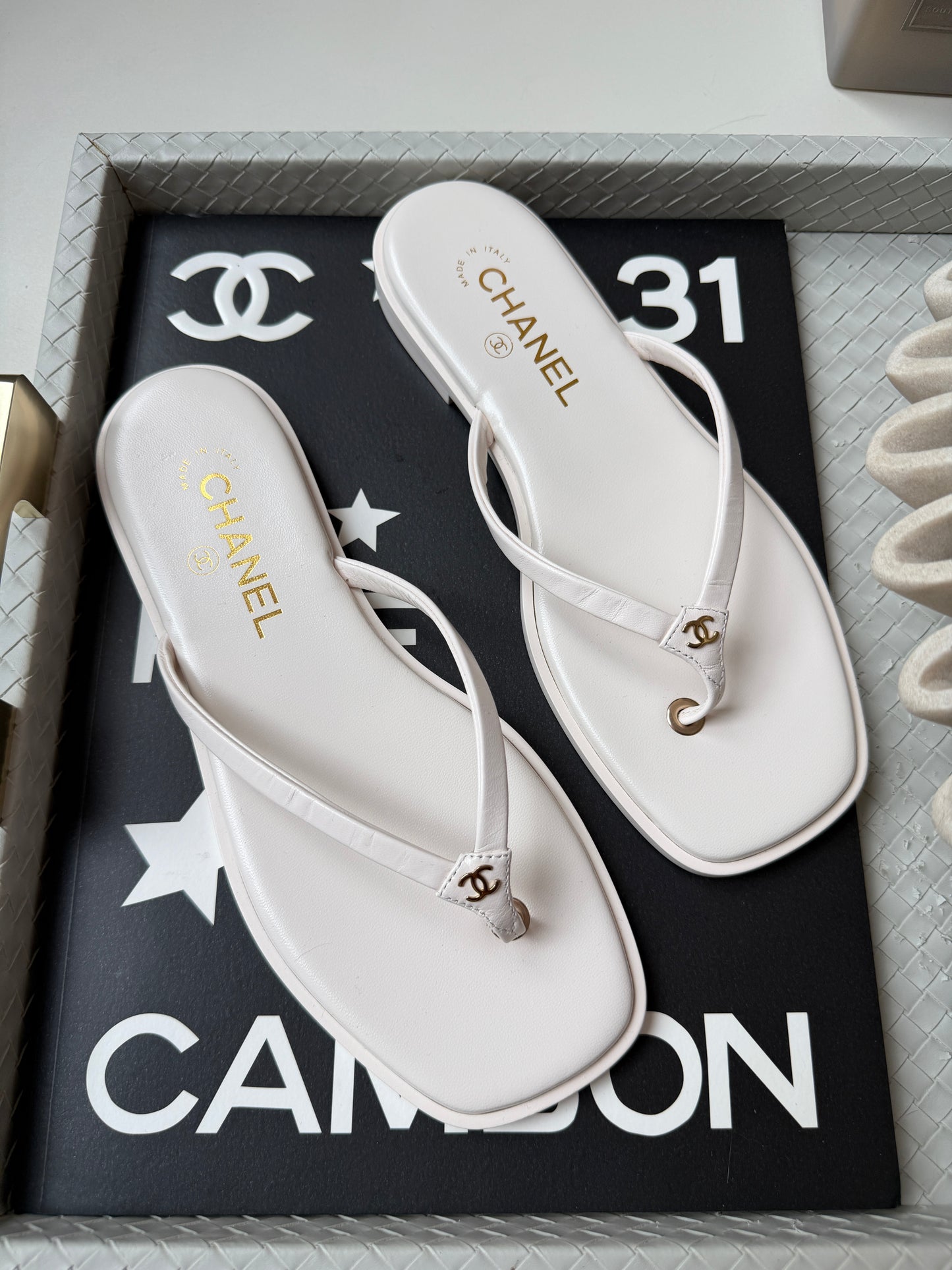 Chanel 2026 MÉTIERS D’ART Ivory White Leather Gold CC Logo Flip Flops Slides Flat Sandals Thongs