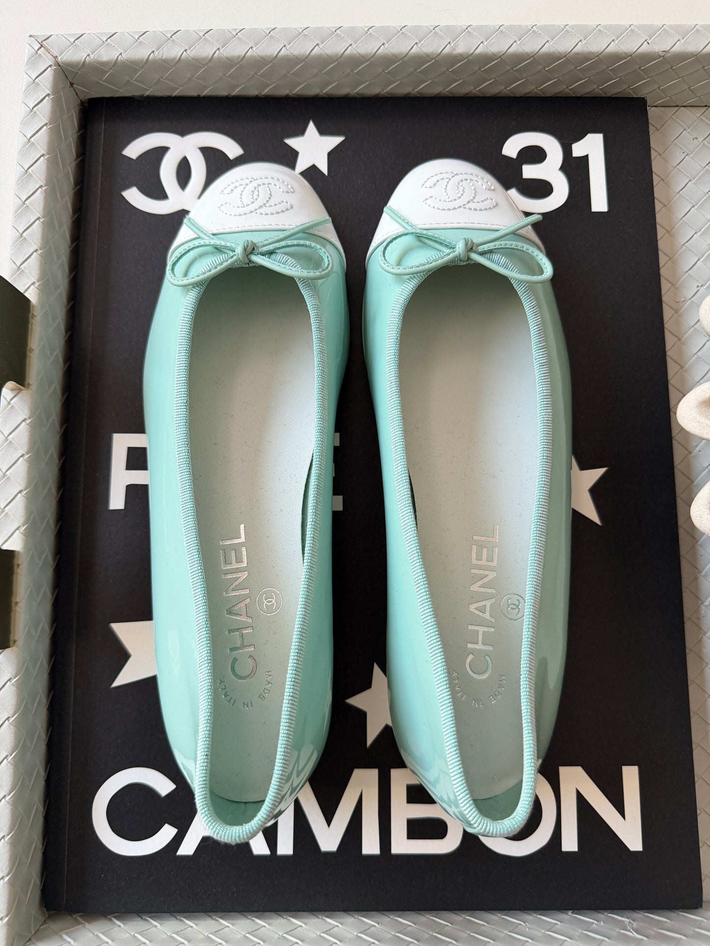 CHANEL MINTY TURQUOISE LIGHT GREEN PATENT LEATHER WHITE CC CAP TOE BALLET BALLERINA FLATS