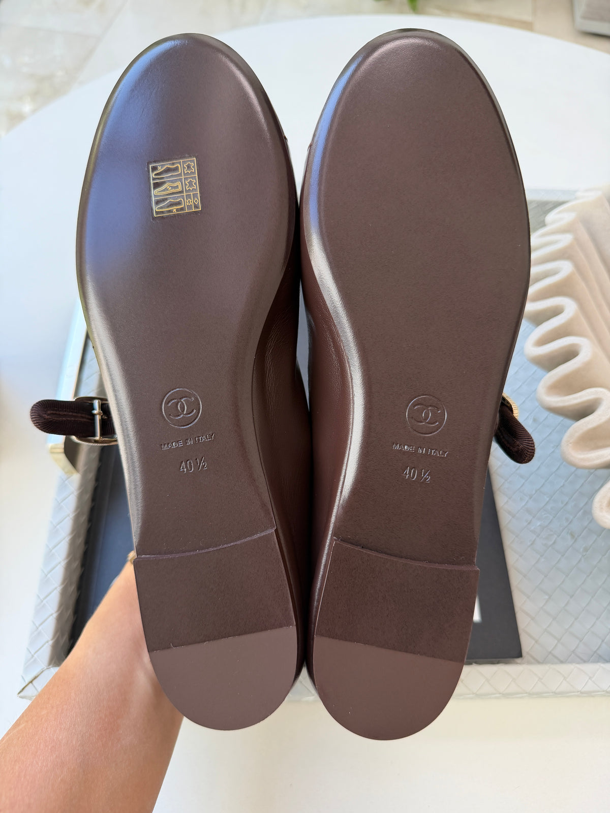 CHANEL CC LOGO BROWN MARRON FONCE LEATHER MARYJANE BALLET FLATS SHOES GHW