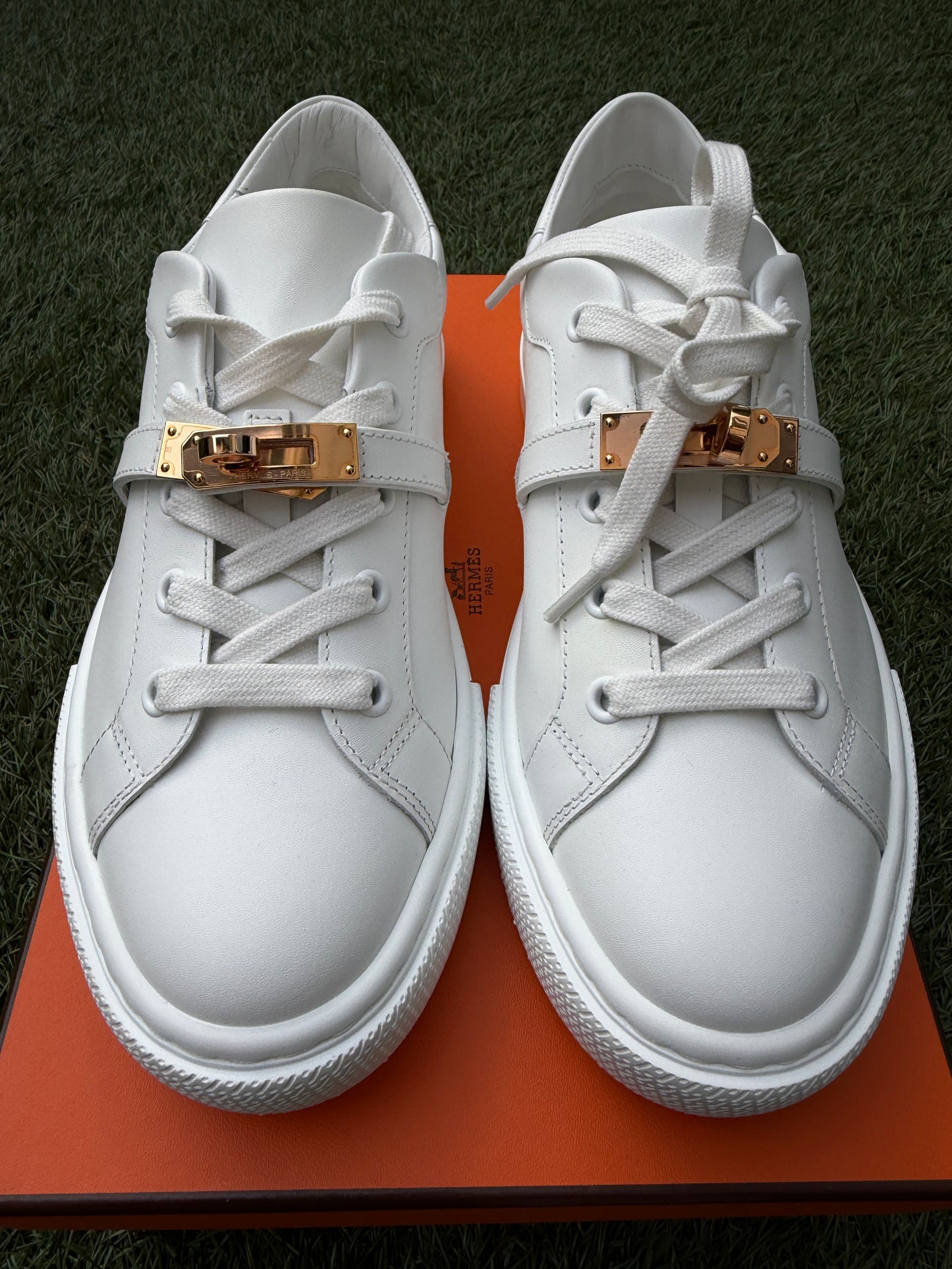 $1.7K HERMES KELLY BUCKLE DAY WHITE BLANC LEATHER WITH ROSE GOLD HW SNEAKERS