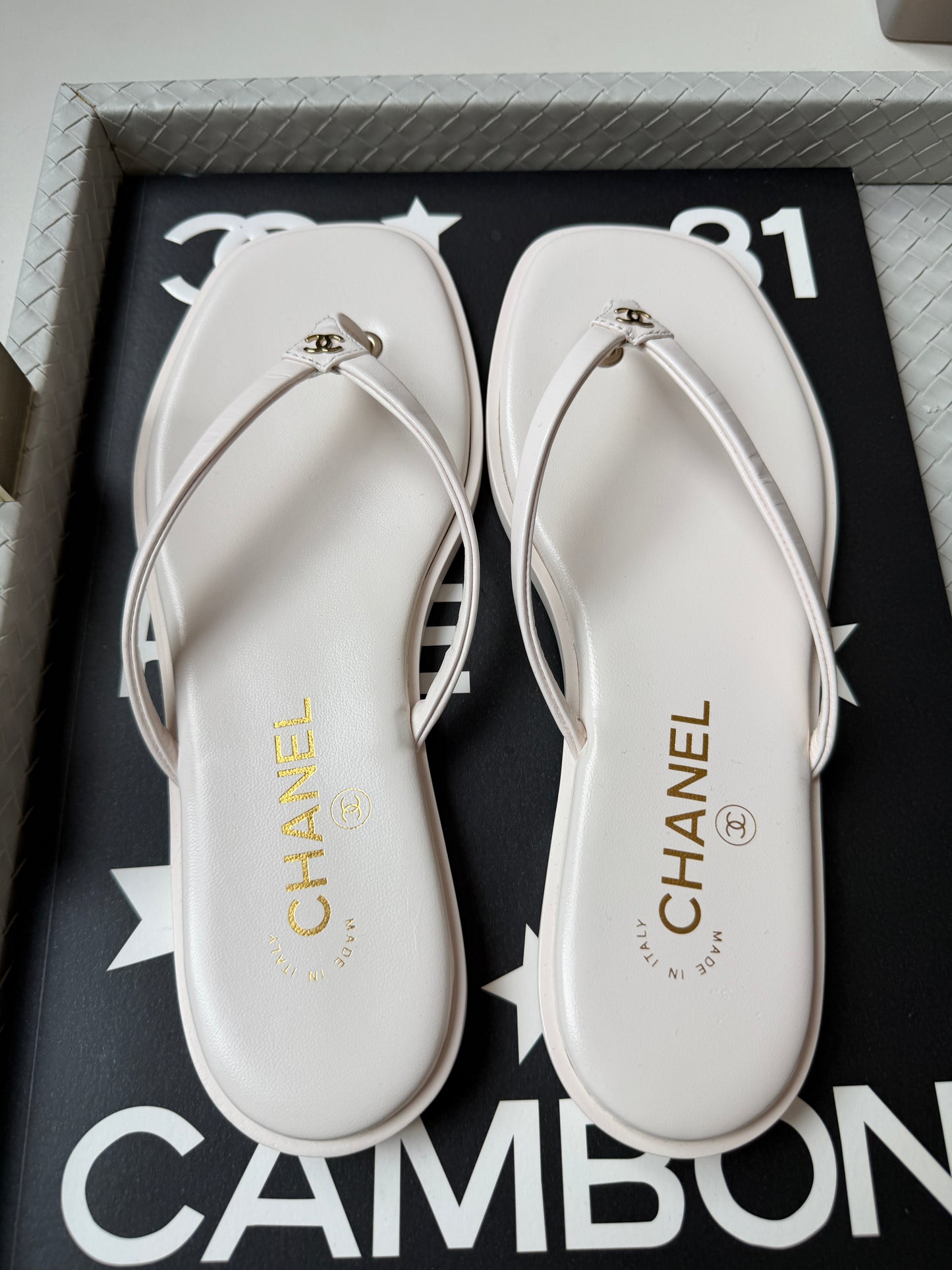 Chanel 2026 MÉTIERS D’ART Ivory White Leather Gold CC Logo Flip Flops Slides Flat Sandals Thongs