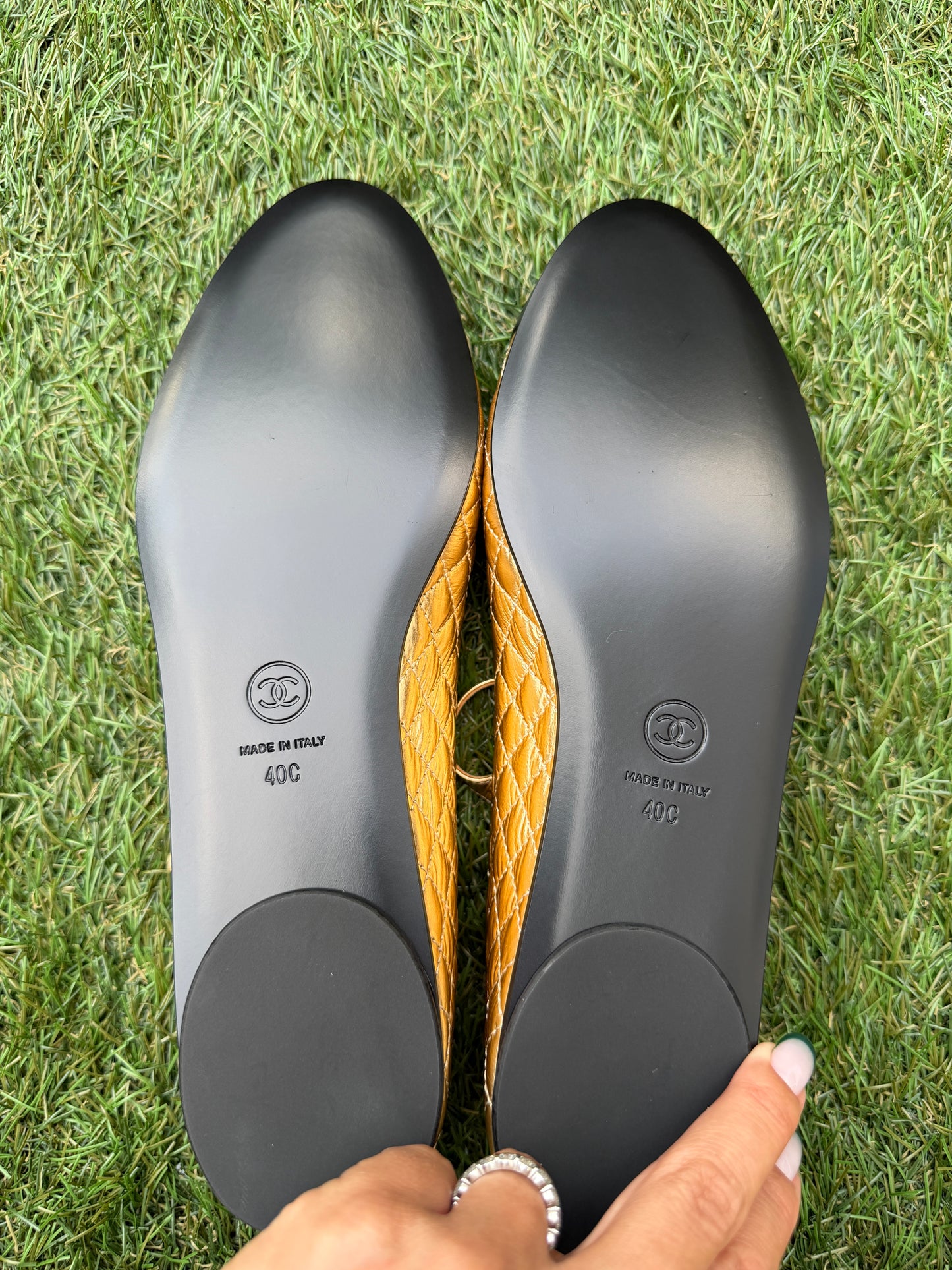 2025 CHANEL CC LOGO METALLIC GOLD LEATHER MARYJANE BALLET BALLERINA FLATS SHOES BUCKLE QUILTED PATENT BLACK CAP TOE