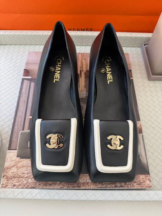 Chanel SS 26 Blazy Black Lambskin Square Toe CC Logo Turn-lock Ballet Flats