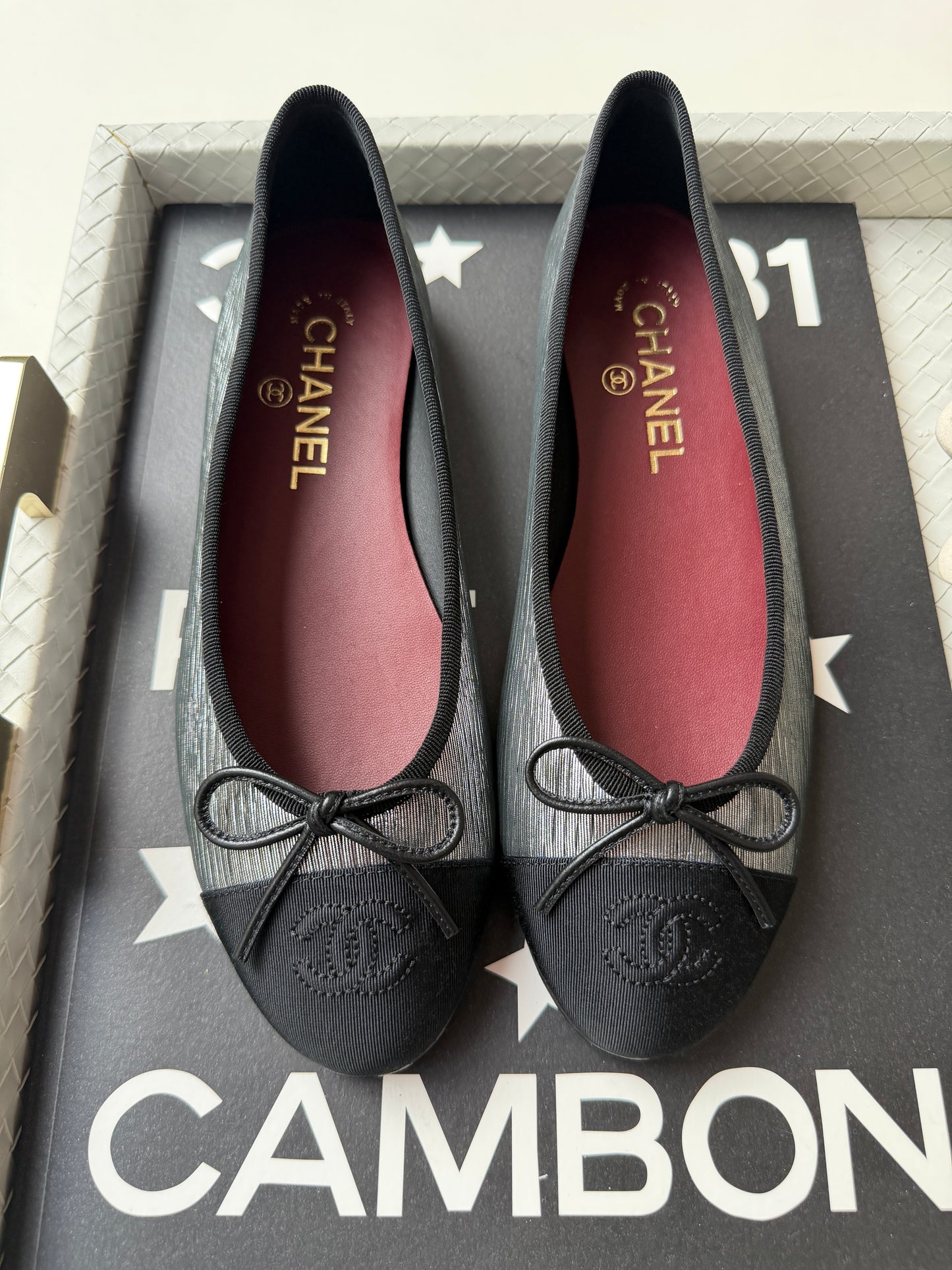 CHANEL SILVER BLACK GROSGRAIN CC LOGO CAP TOE 2026 BALLERINA BALLET FLATS