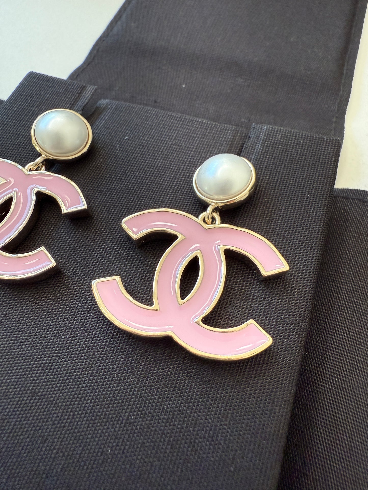 Chanel 25P CC Logo Pink Metal Resin Gold Tone Stud White Pearl Pendant Earrings