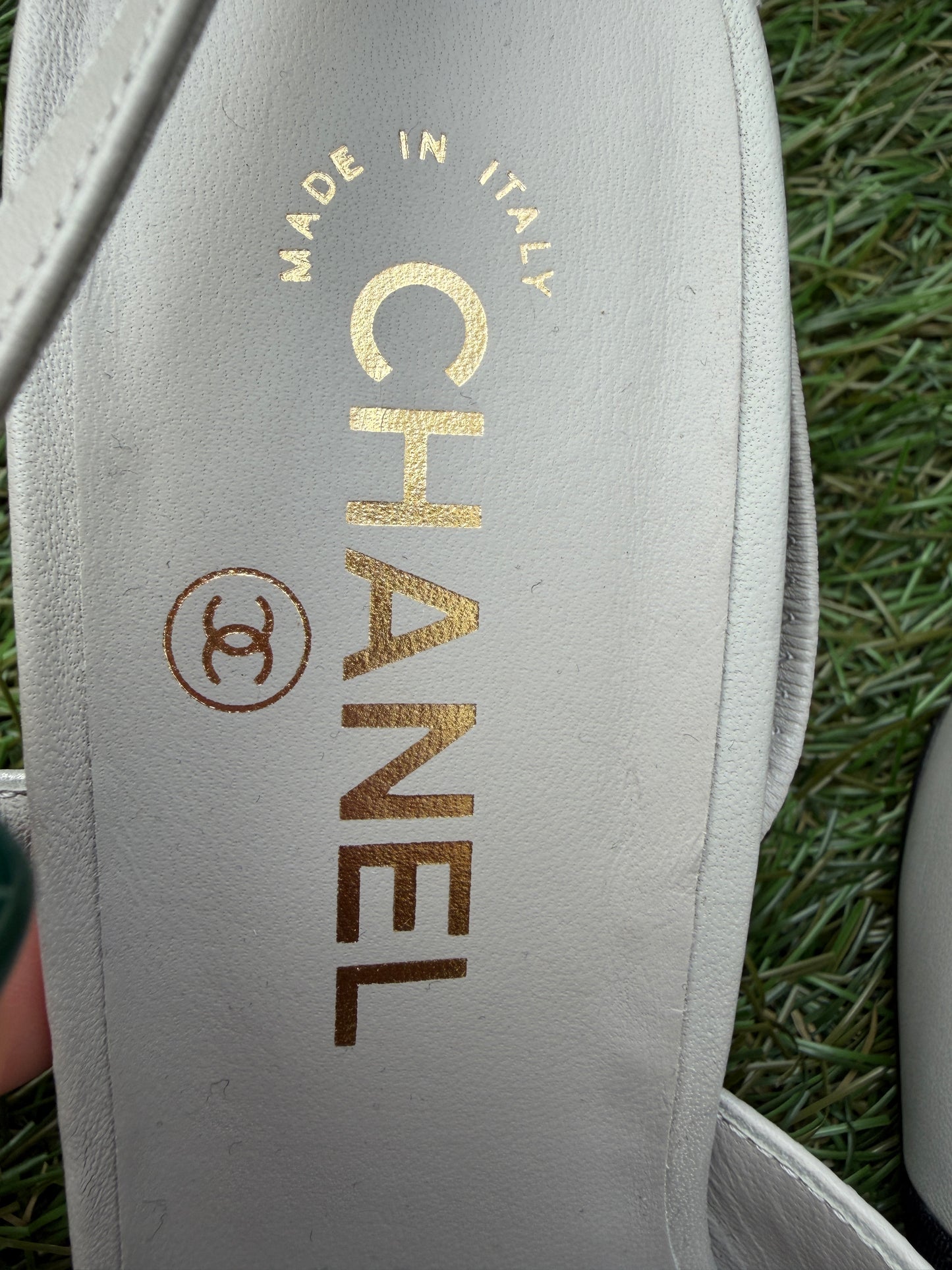 CHANEL CLASSIC LOGO LIGHT GRAY LEATHER SLINGBACK LOW HEEL SLINGBACKS CAP TOE