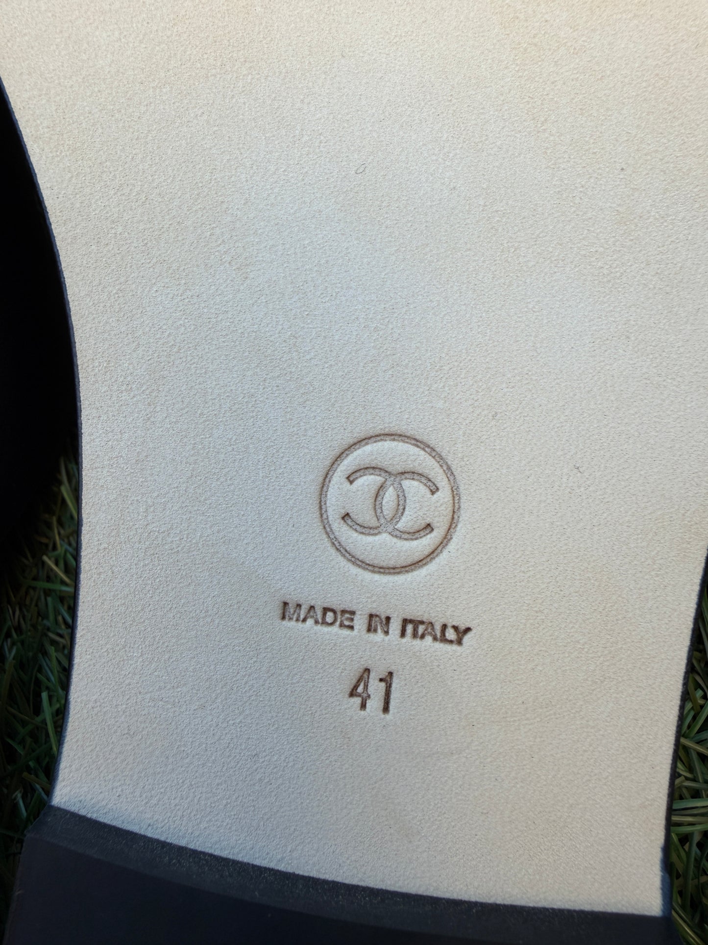 CHANEL GOLD CHAIN CC LOGO BLACK LEATHER FLAT SHOES FLIP FLOP SANDALS MULES