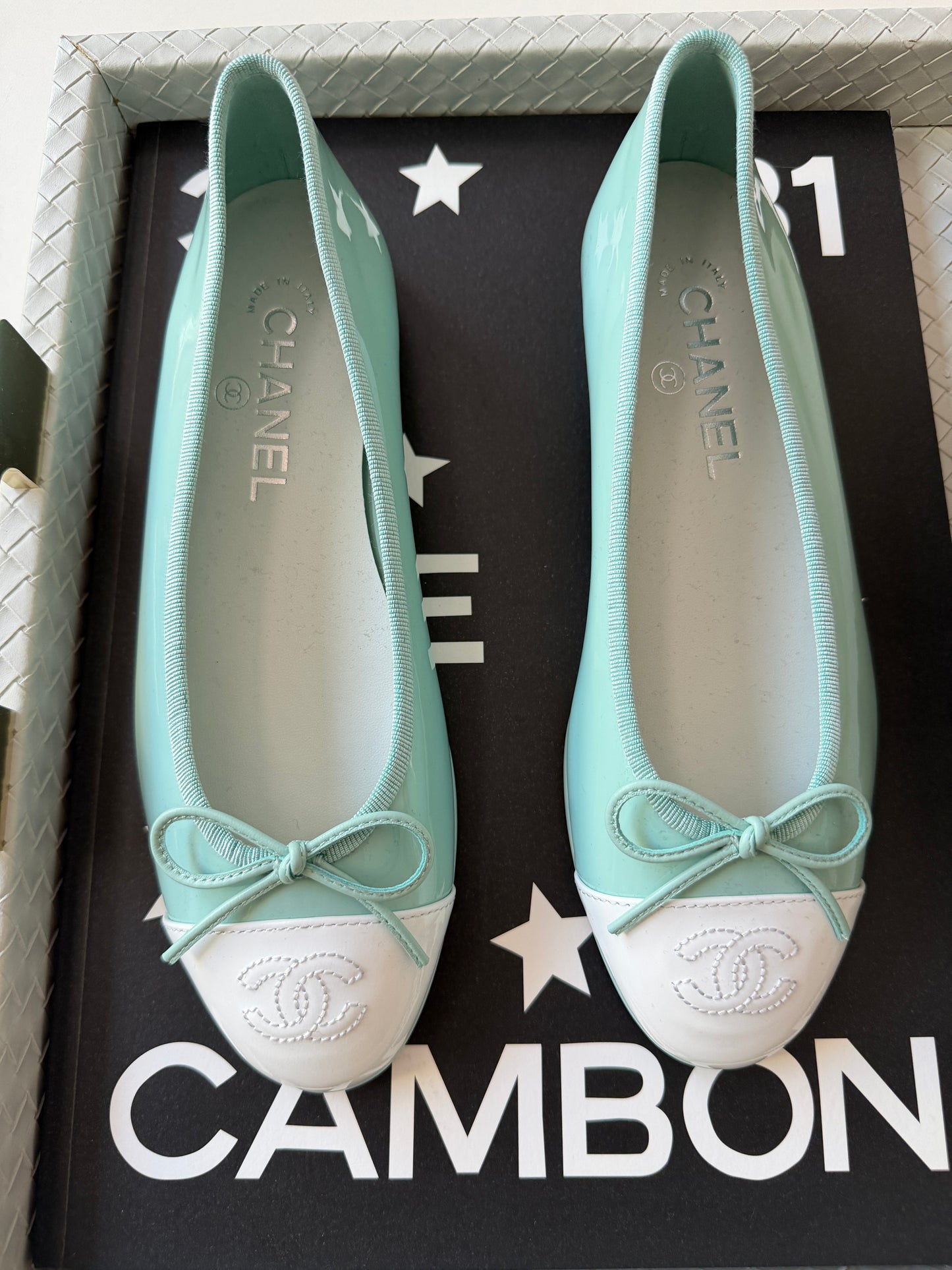 CHANEL MINTY TURQUOISE LIGHT GREEN PATENT LEATHER WHITE CC CAP TOE BALLET BALLERINA FLATS
