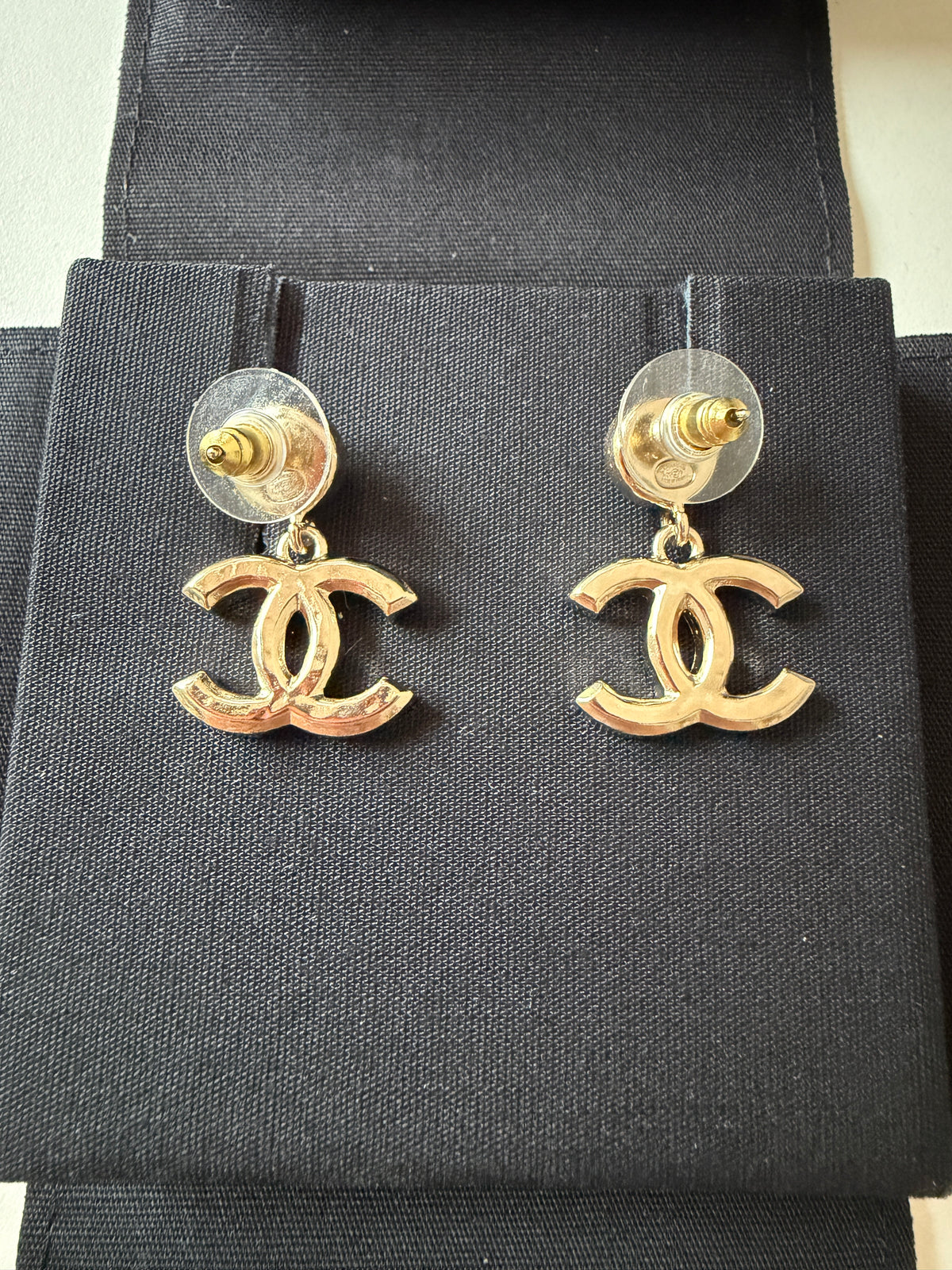 Chanel 26V CC Logo Black Metal Resin Gold Tone Stud White Pearl  Earrings Small