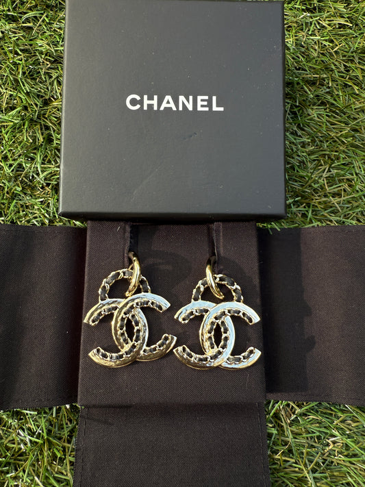 Chanel CC Logo Black Lambskin Leather Chain Woven Gold Tone Drop Dangle Stud Earrings