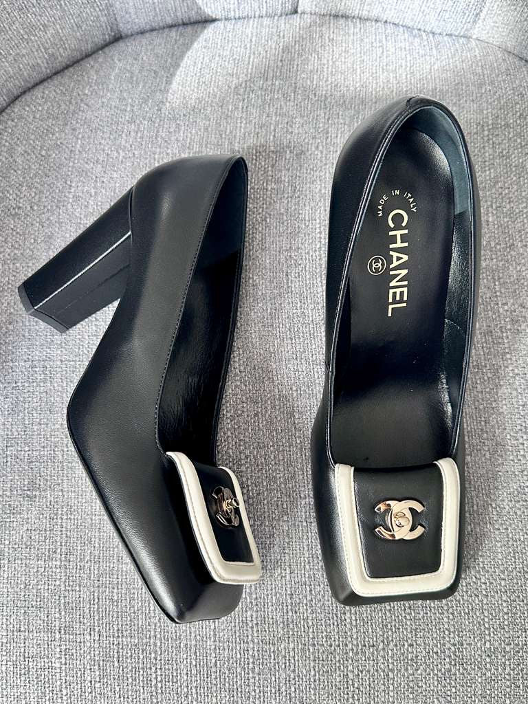 Chanel SS 26 Blazy Black Lambskin Square Toe CC Logo Turn-lock Pumps Heels