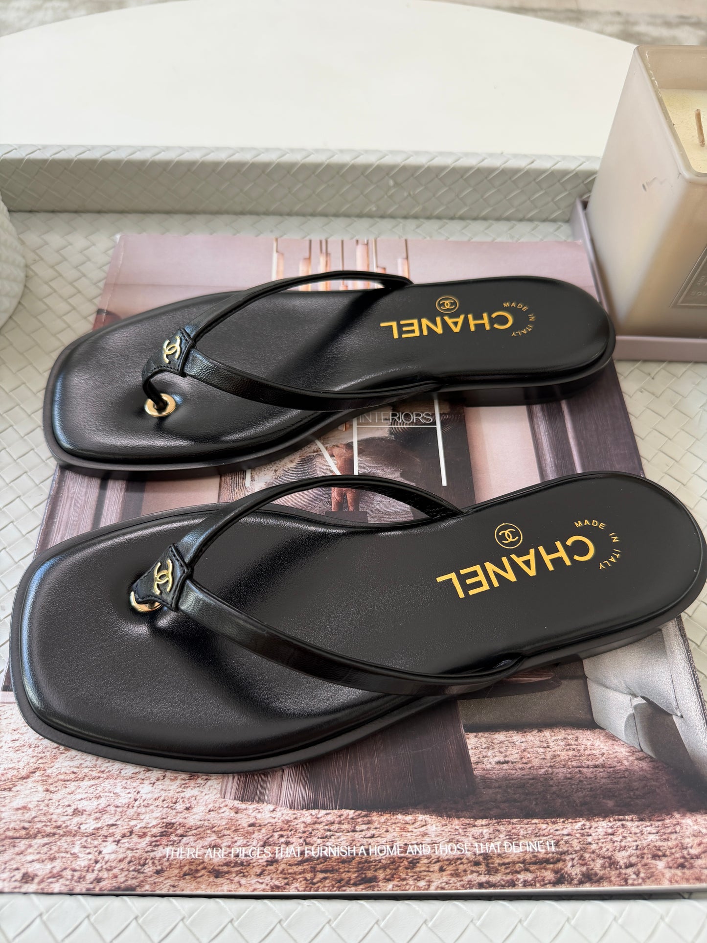 Chanel 2026 MÉTIERS D’ART Black Leather Gold CC Logo Flip Flops Slides Flat Sandals Thongs