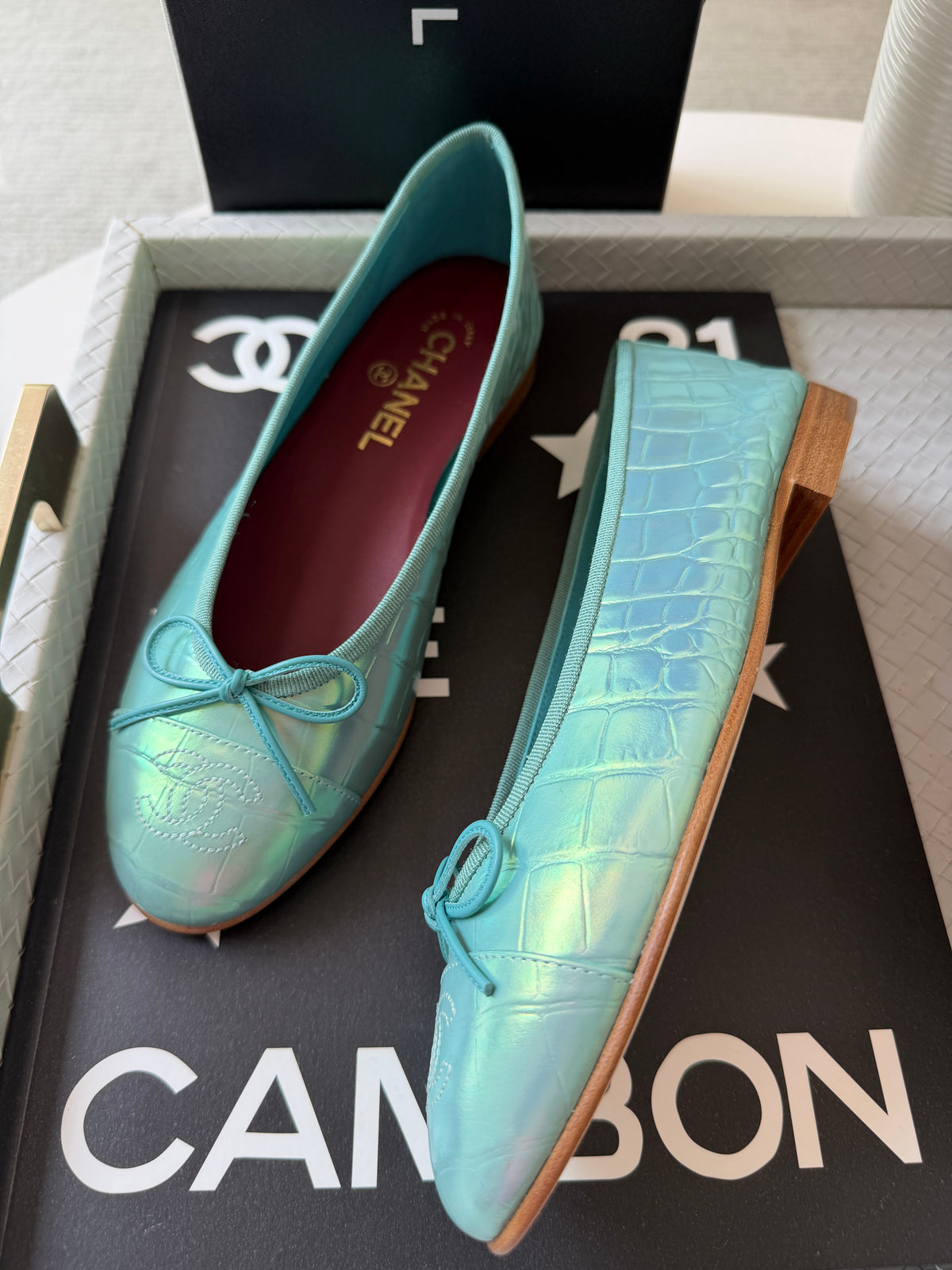 Chanel Green Vert Crocodile Croc Embossed Iridescent Cap Toe Ballet Ballerina Flats