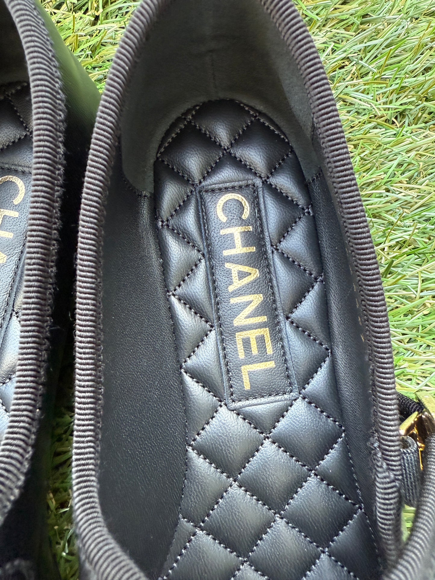 2025 CHANEL CC LOGO BLACK LEATHER CAP TOE MARYJANE BALLET FLATS SHOES GOLD BUCKLE