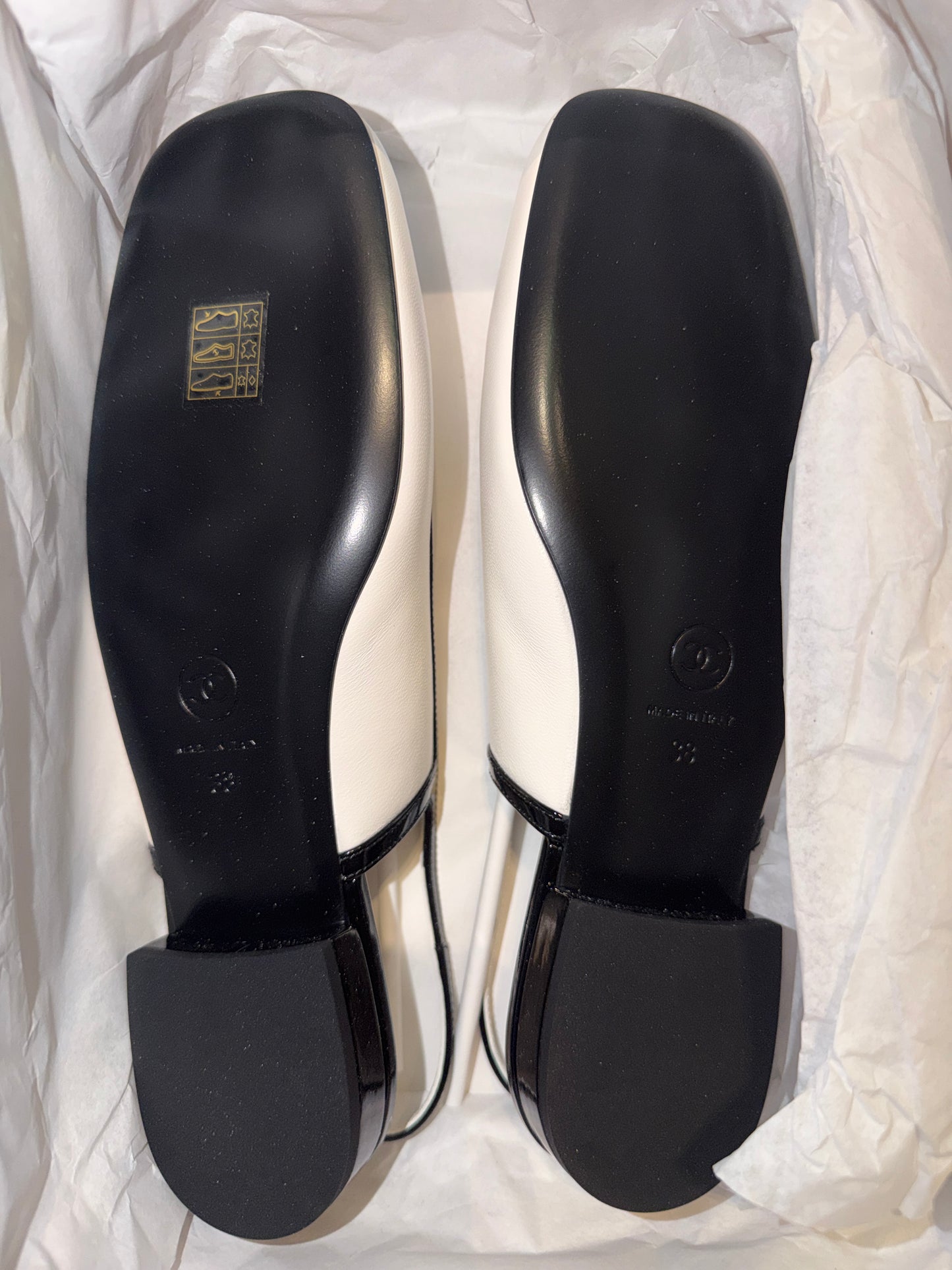Chanel 26B White Black Blanc Noir Lambskin Patent Square Toe Bold CC Logo Slingback Flats Sling