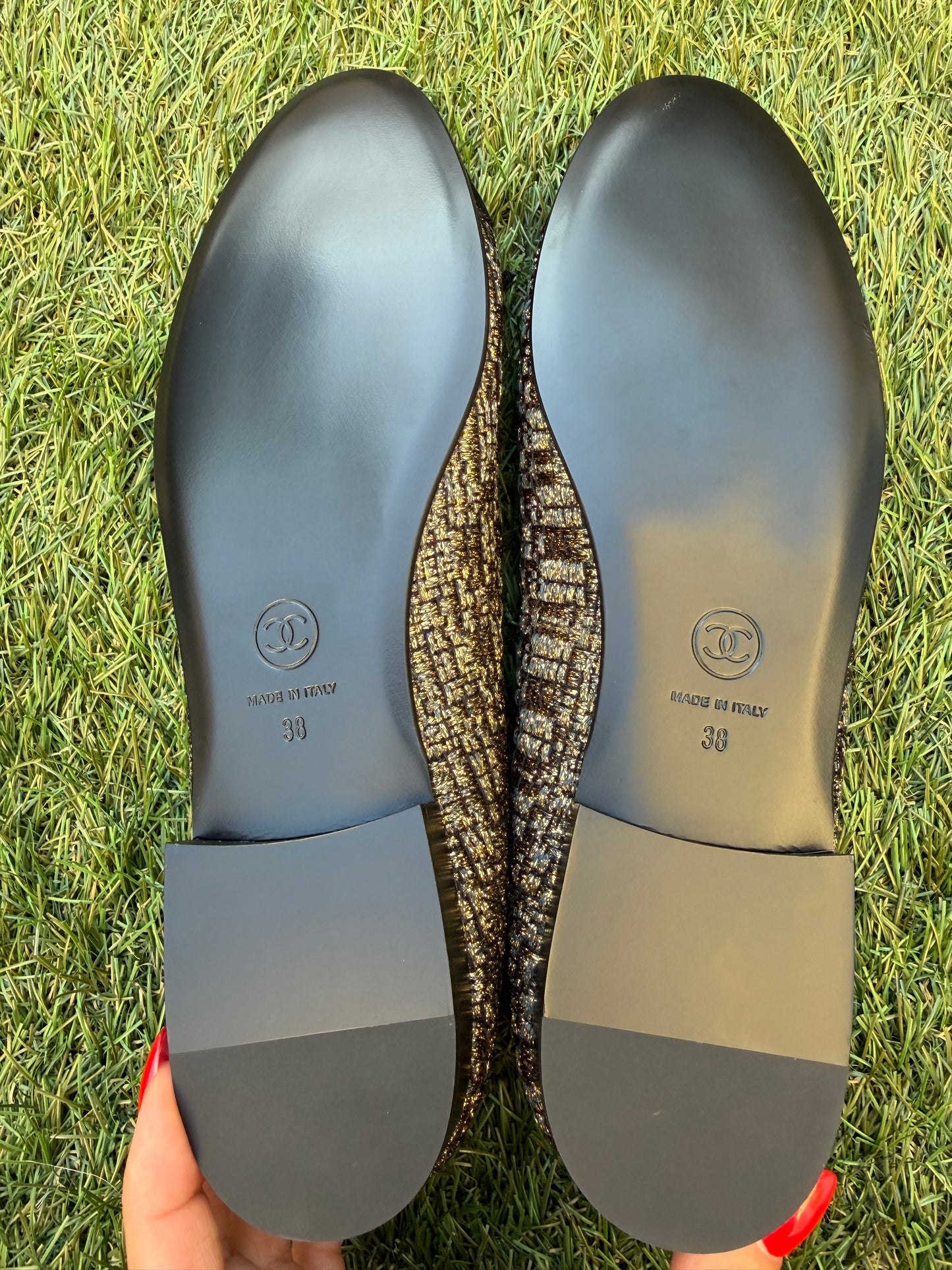 CHANEL CC LOGO GOLD BLACK FABRIC TWEED BALLET BALLETINA FLATS CAP TOE  SHOES