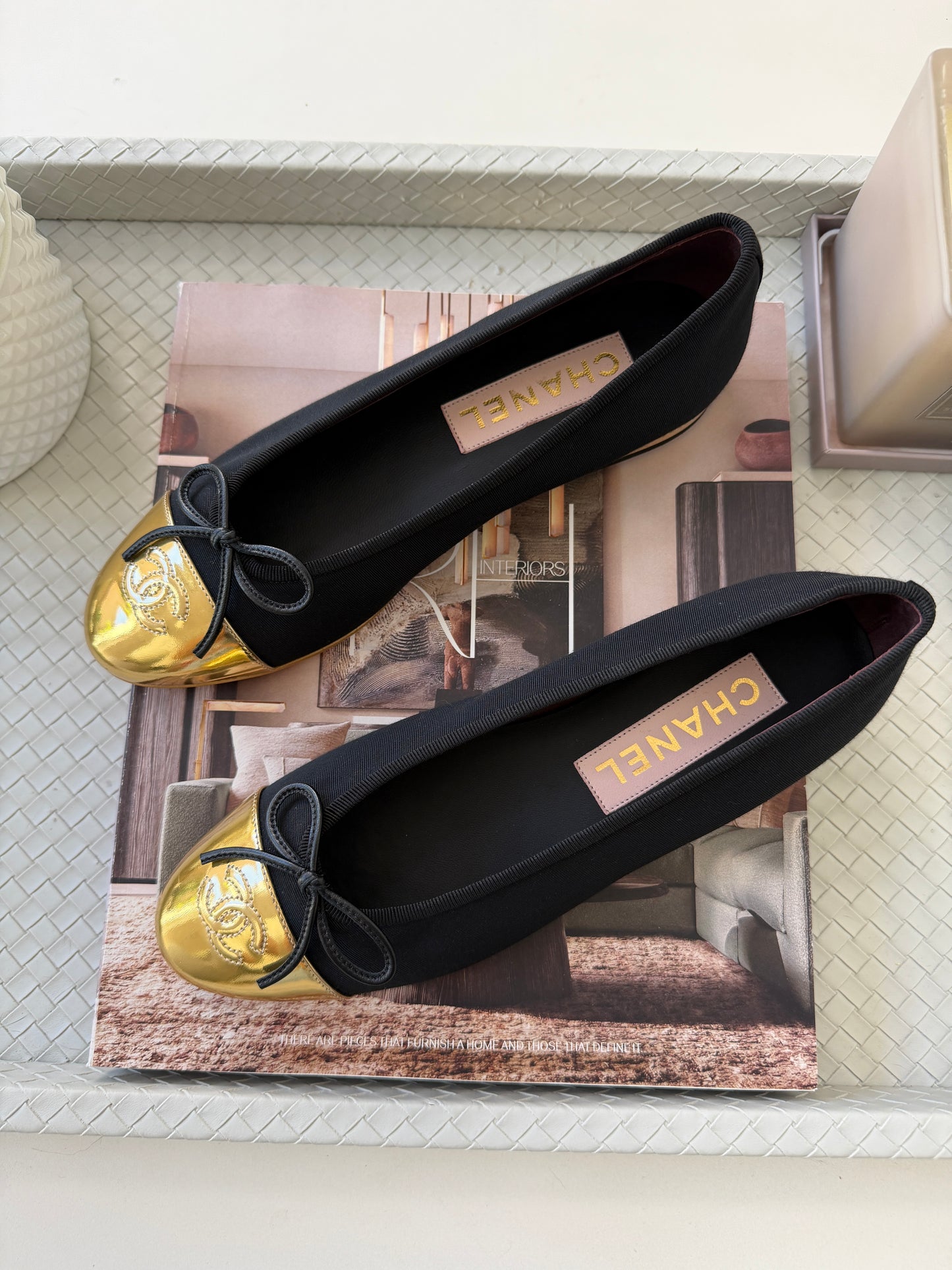 CHANEL GOLD METALLIC GROSGRAIN CC LOGO CAPTOE BLACK FABRIC BALLET FLATS SHOES