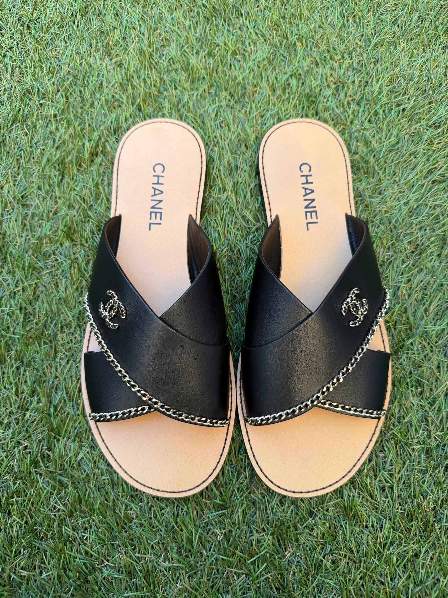 CHANEL GOLD CHAIN CC LOGO BLACK LEATHER FLAT SHOES FLIP FLOP SANDALS MULES