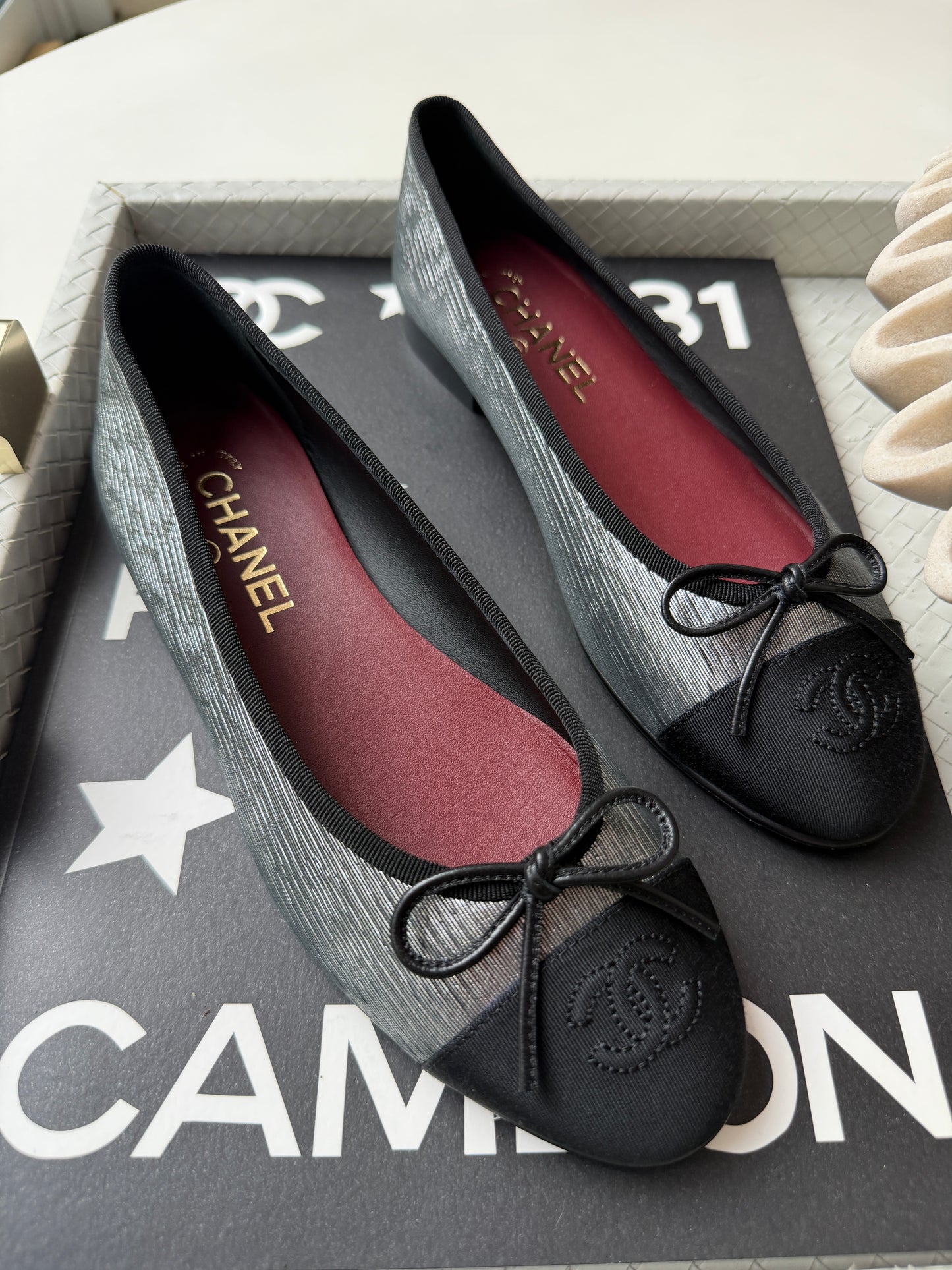 CHANEL SILVER BLACK GROSGRAIN CC LOGO CAP TOE 2026 BALLERINA BALLET FLATS
